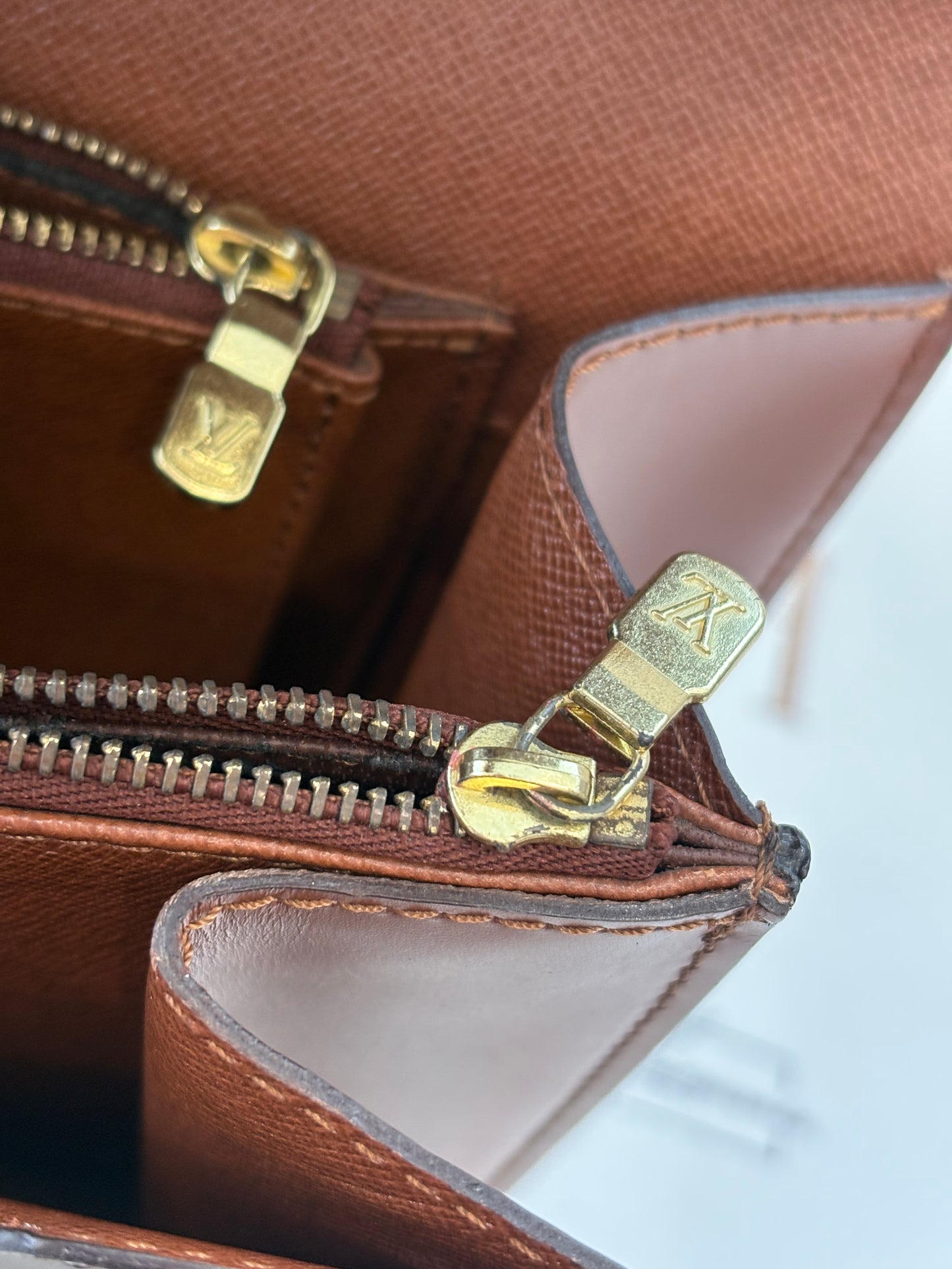 018220 - Louis Vuitton Concorde