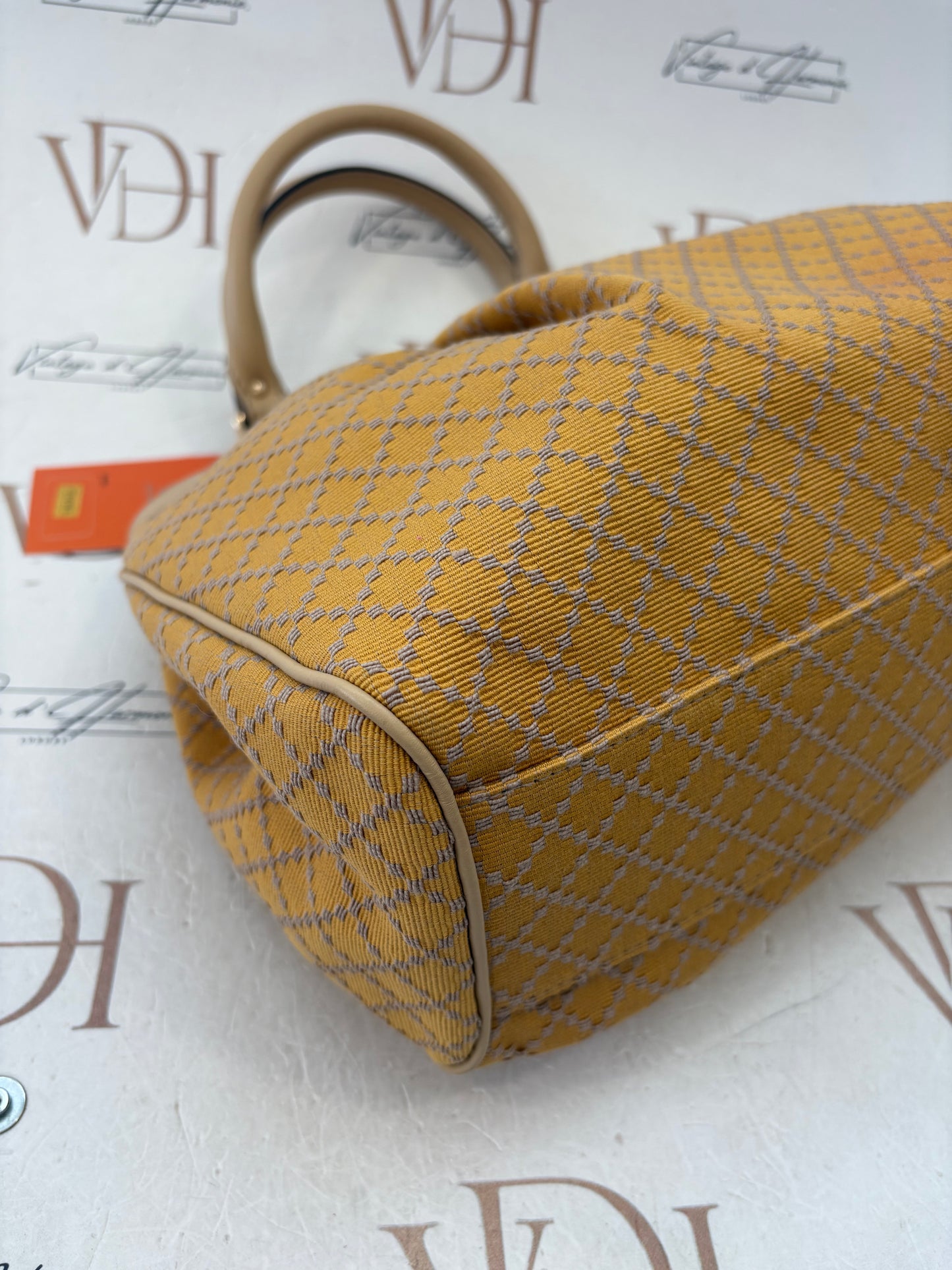 018163 - Gucci Beige Sukey