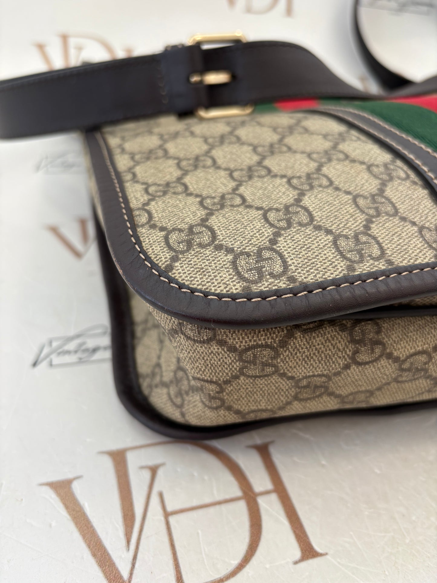 383425 - Gucci Messenger