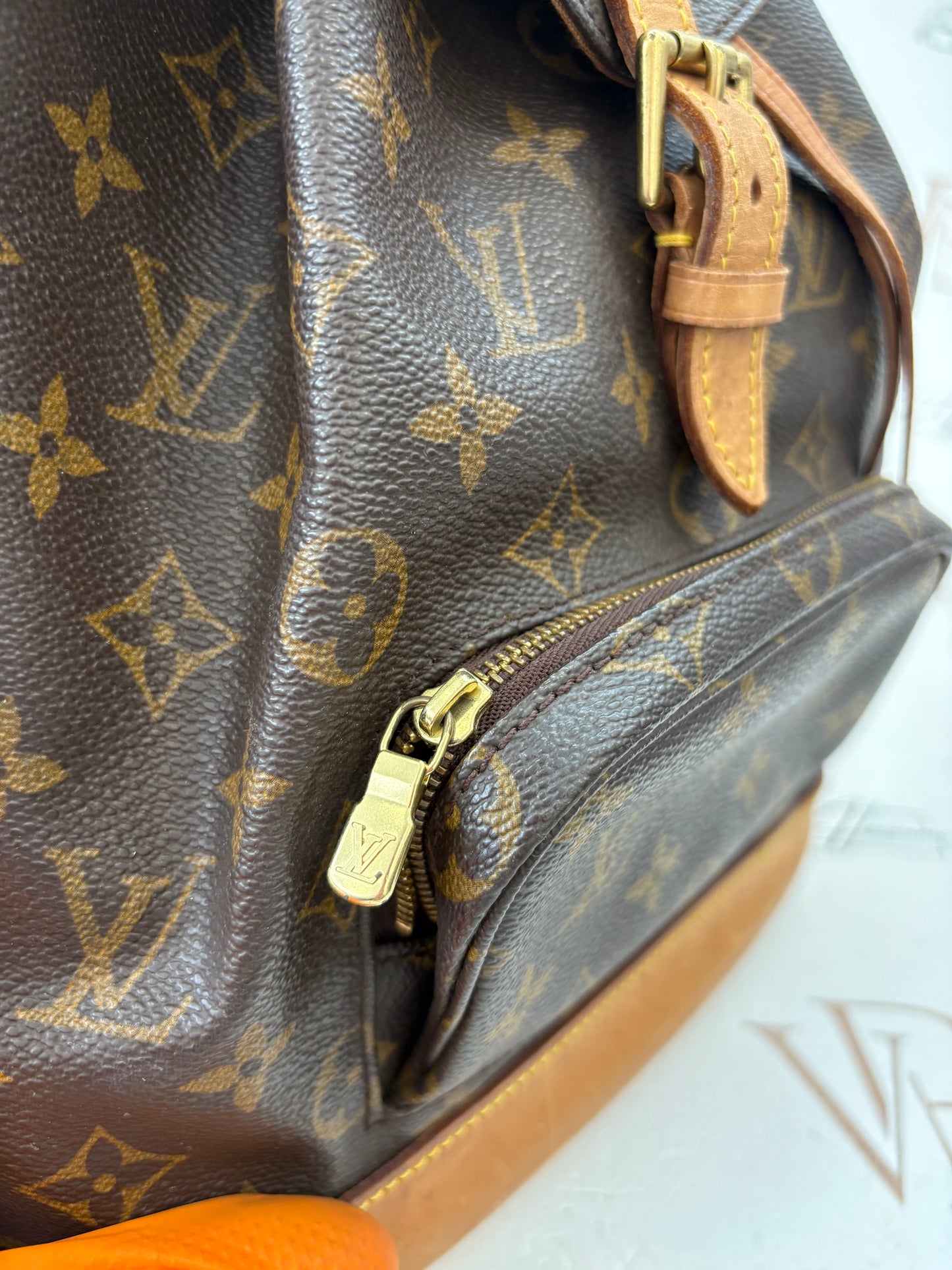 018728 - Louis Vuitton Montsouris MM