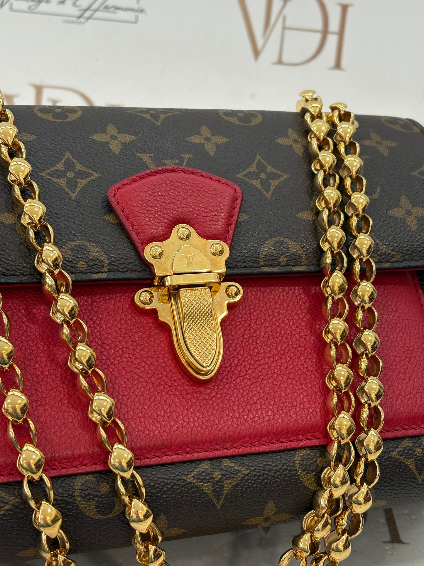 383845 - Louis Vuitton Victoire