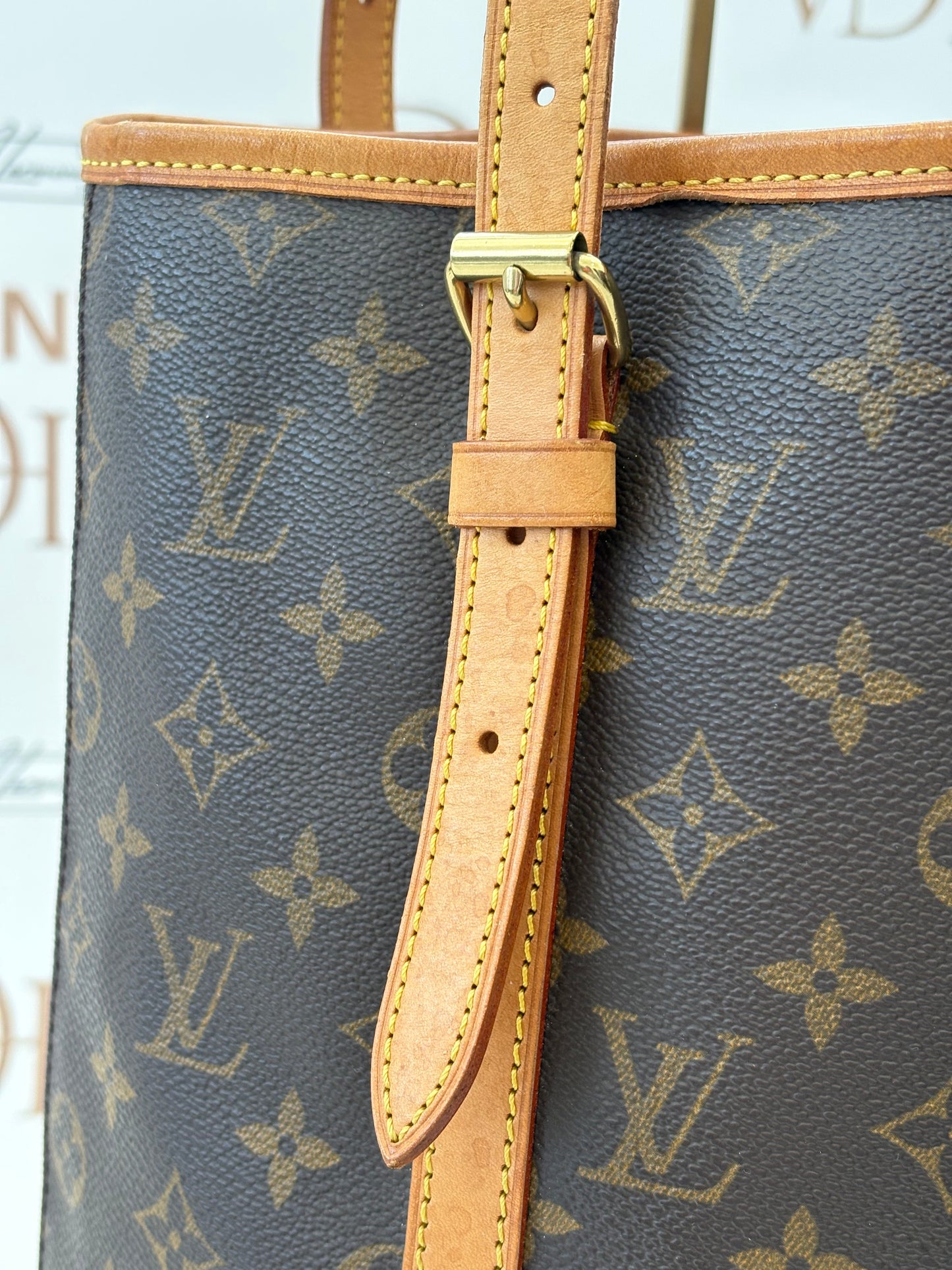 018053 - Louis Vuitton Bucket