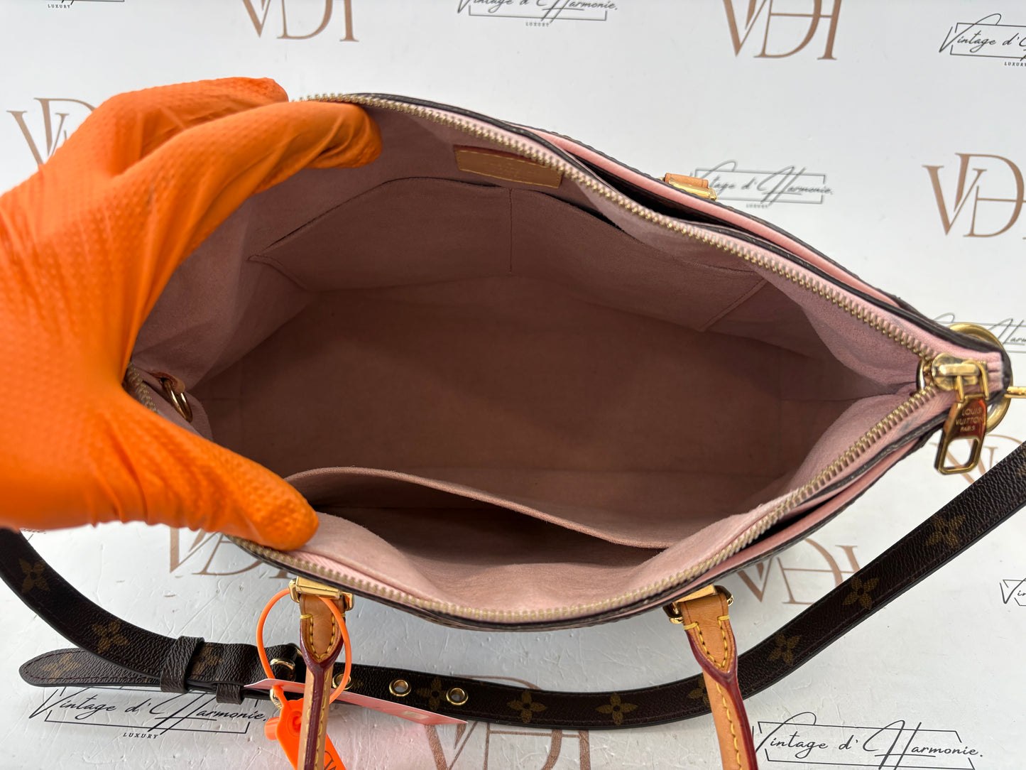 201184 - Louis Vuitton Pallas