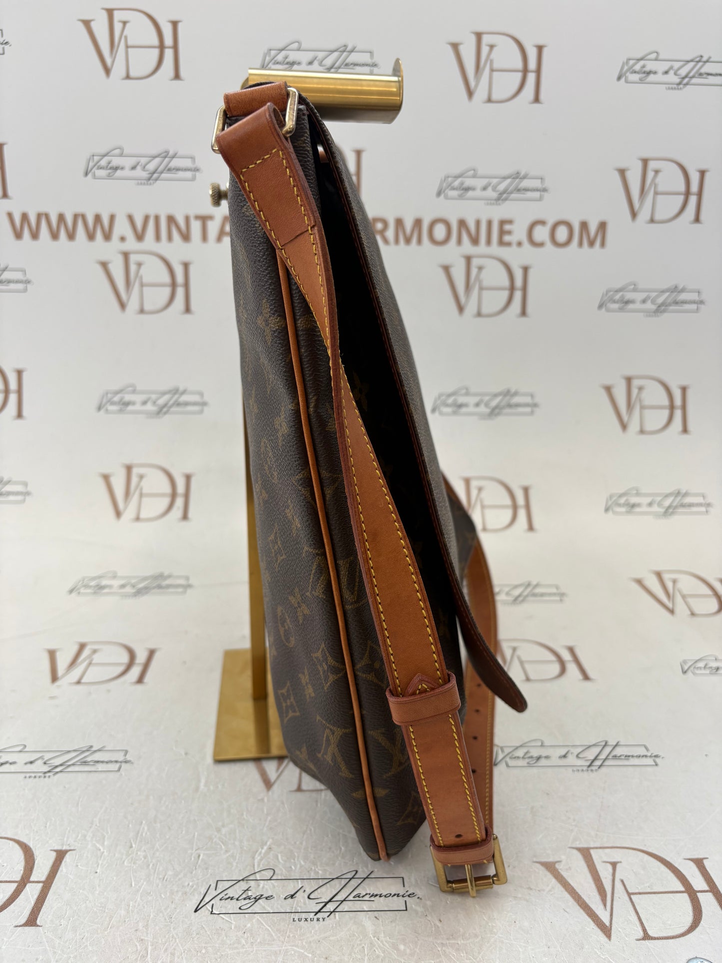 018327 - Louis Vuitton Musette