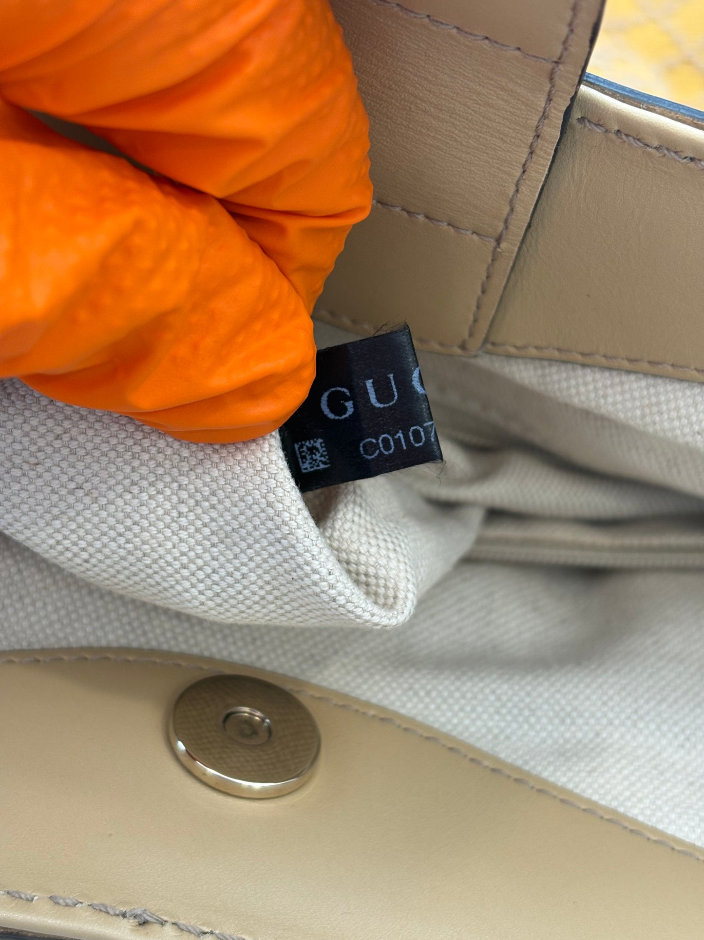 018163 - Gucci Beige Sukey