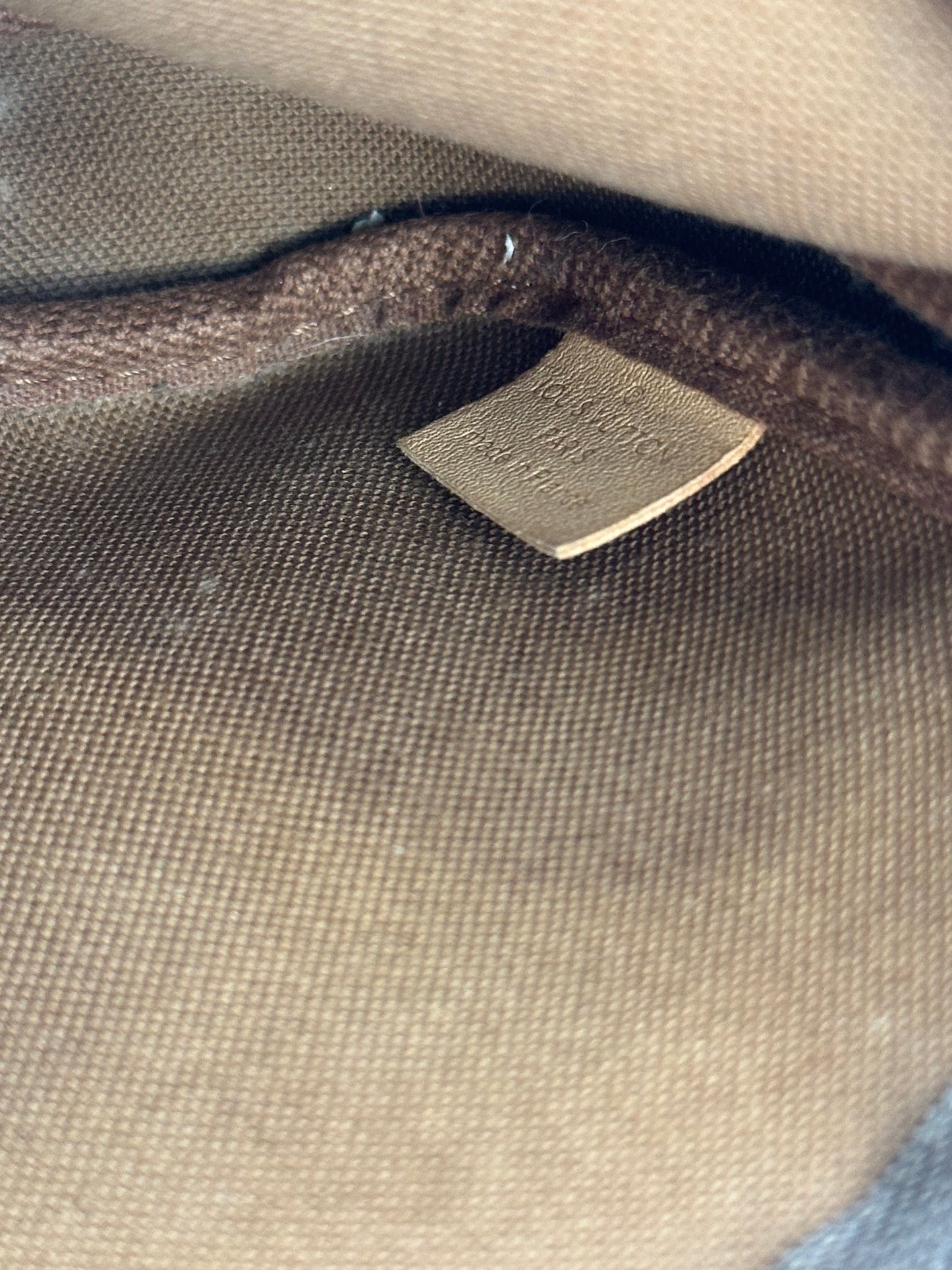 383113 - Louis Vuitton Multipochette