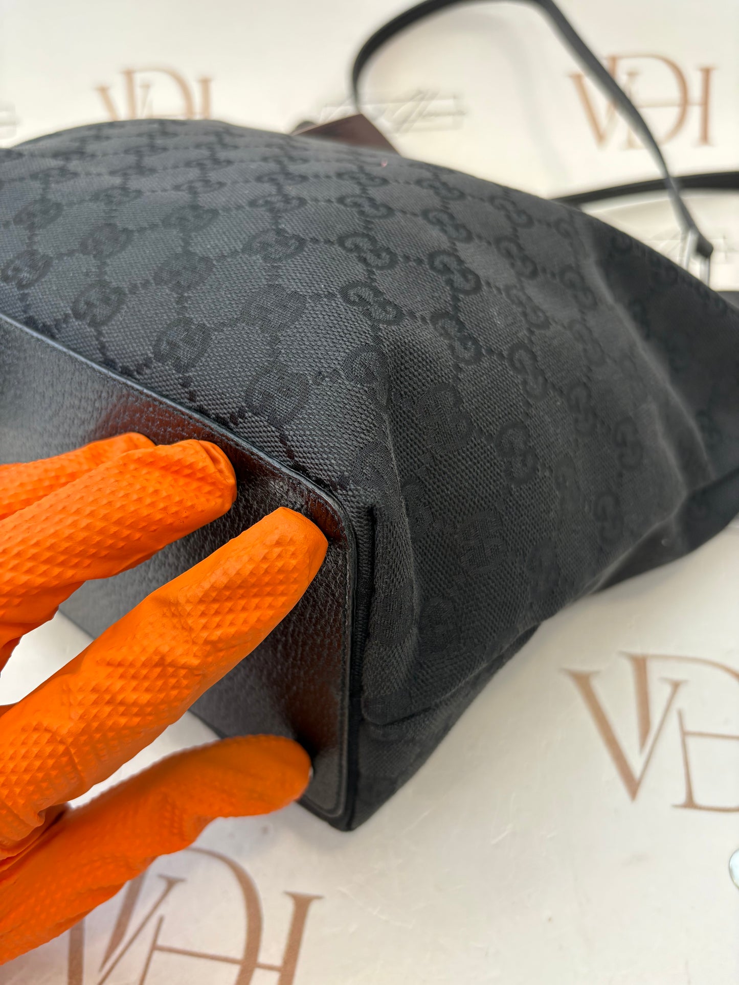 018969 - Gucci Black Canvas GG