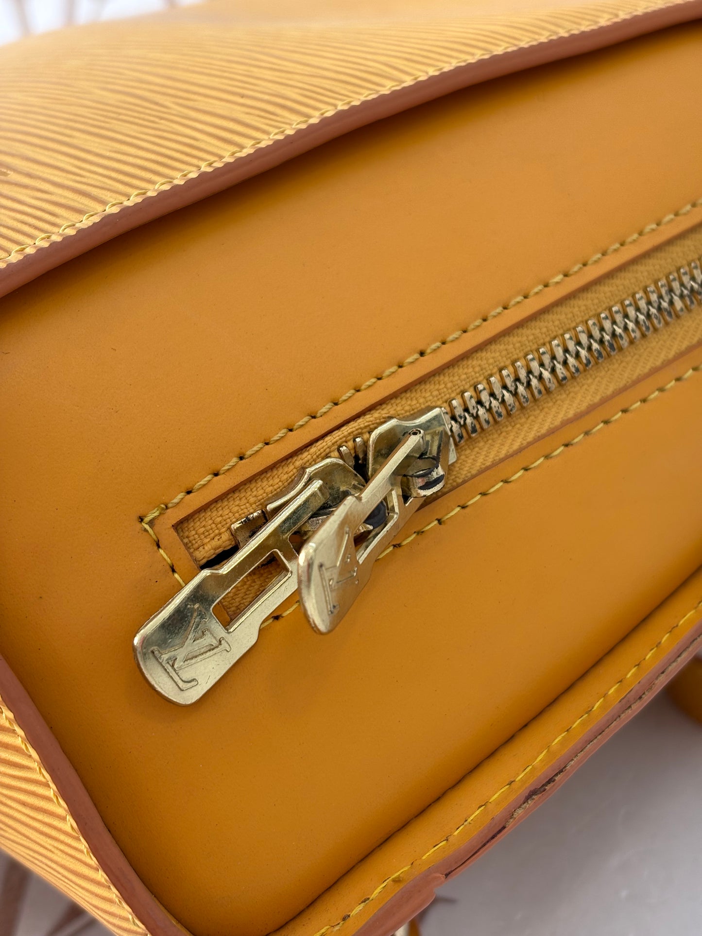 017041 - Louis Vuitton Epi Mabillon