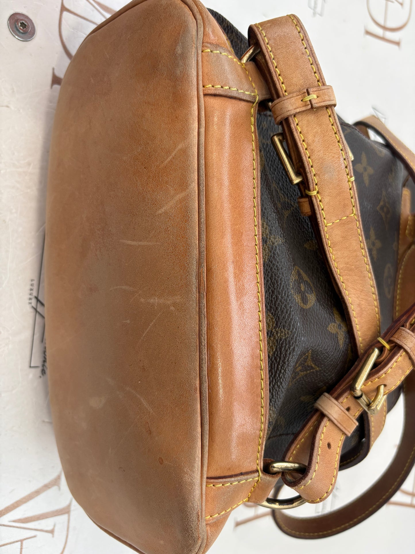 018879 - Louis Vuitton Montsouris MM