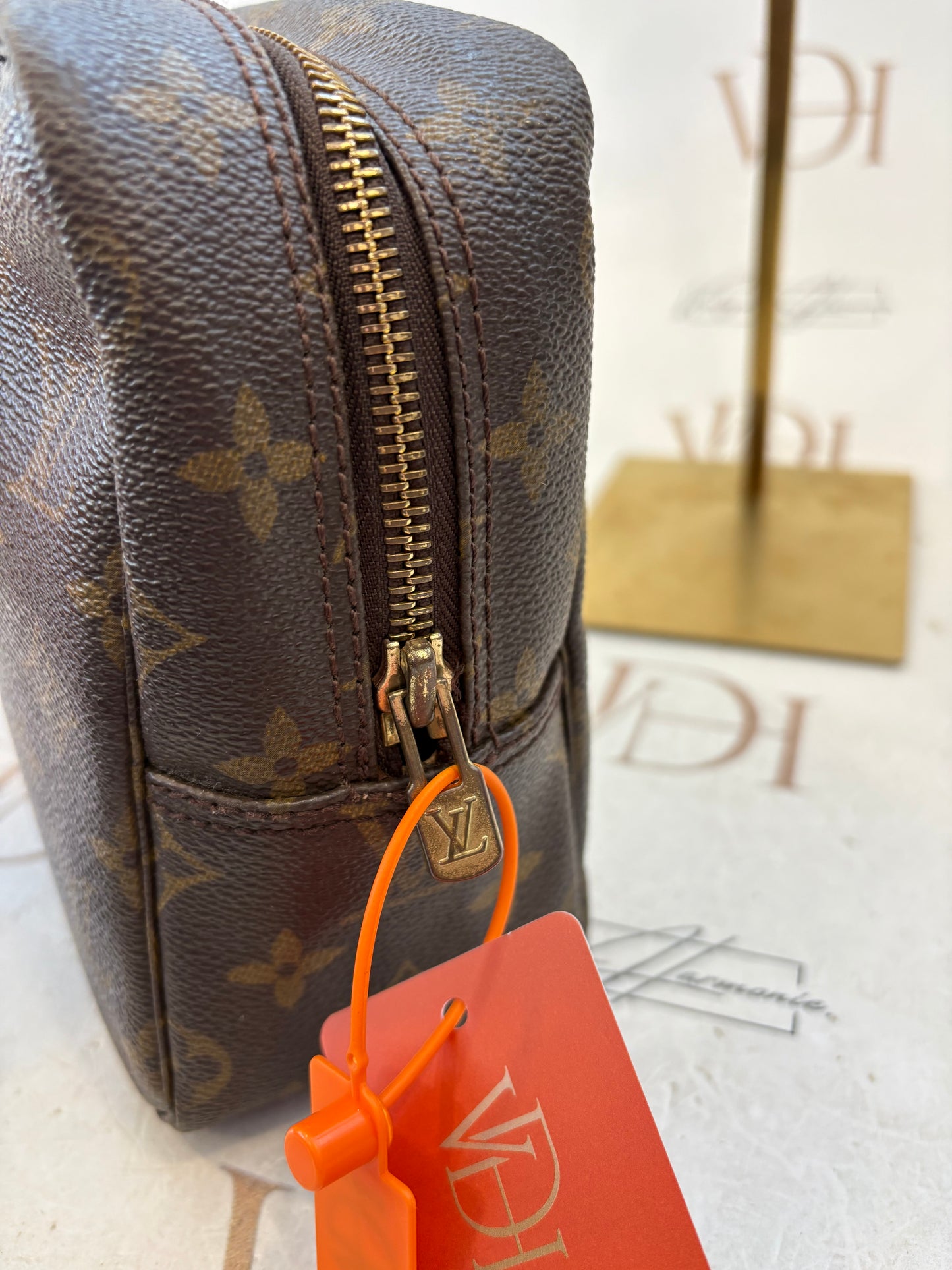 018404 - Louis Vuitton Trousse Toilette 28