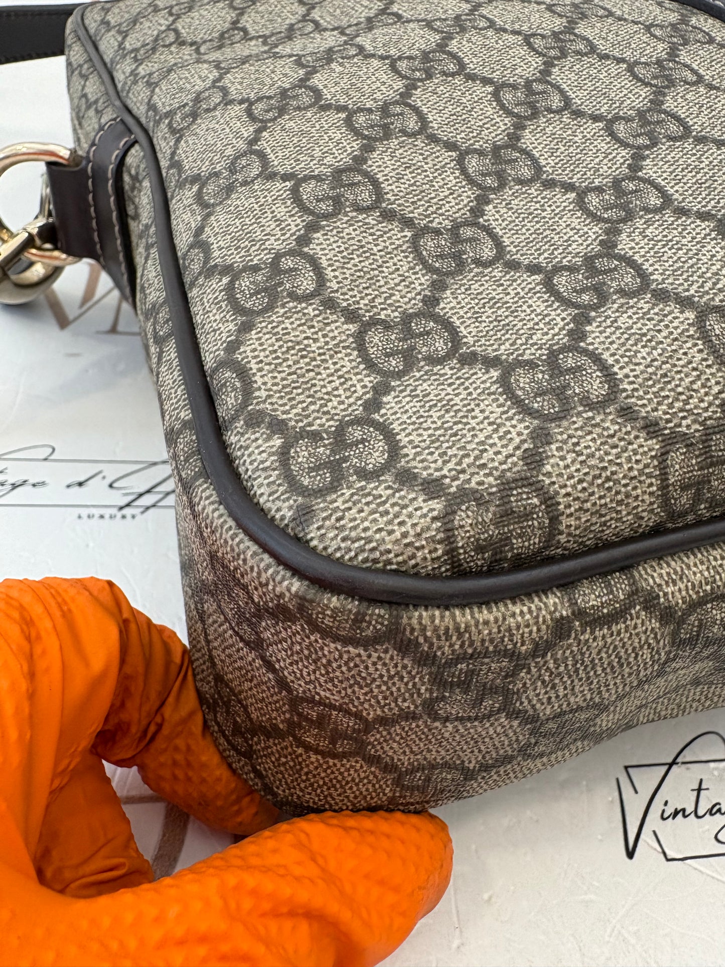 383128 - Gucci Messenger