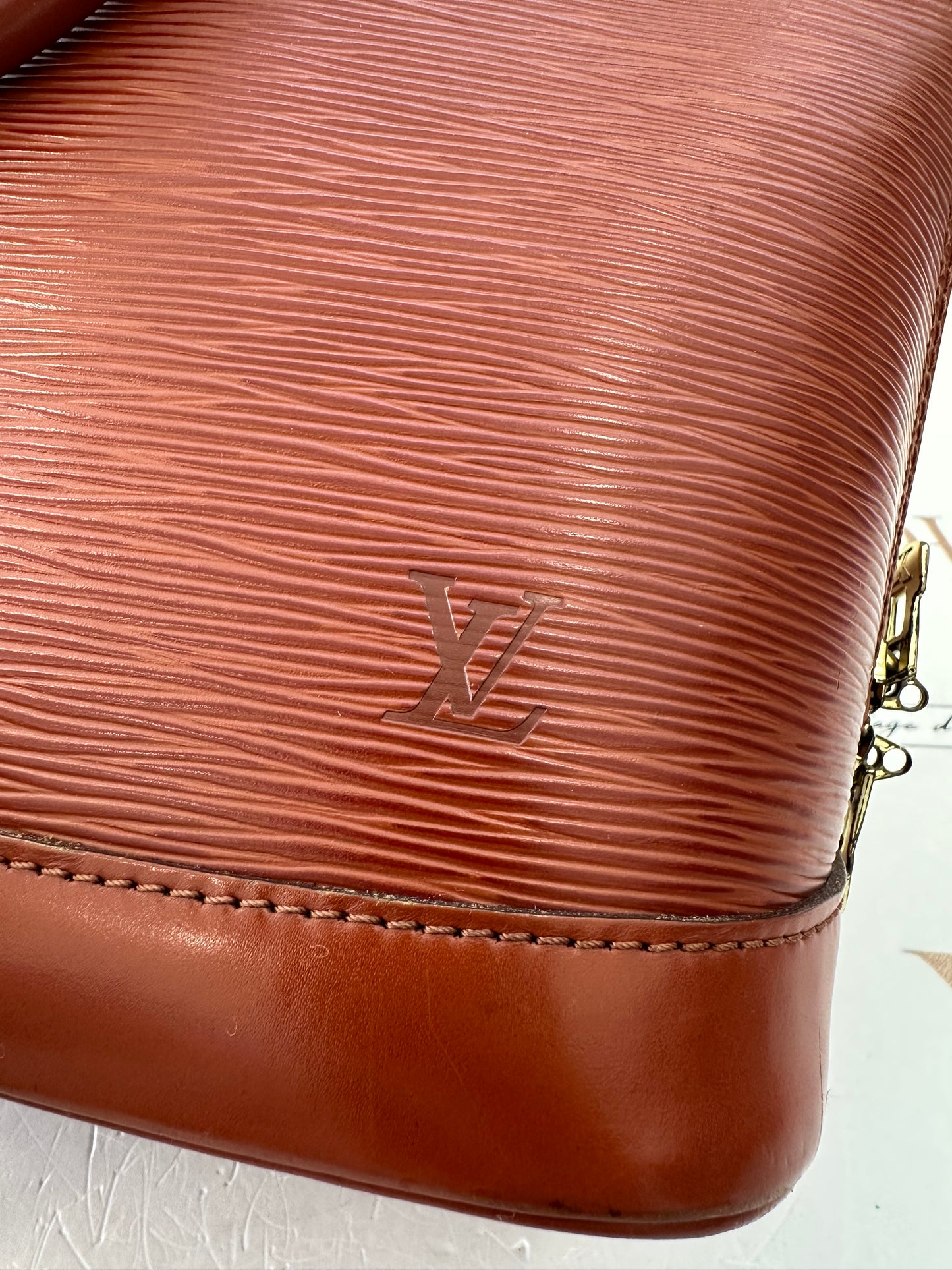 017836 - Louis Vuitton Alma Epi Brown