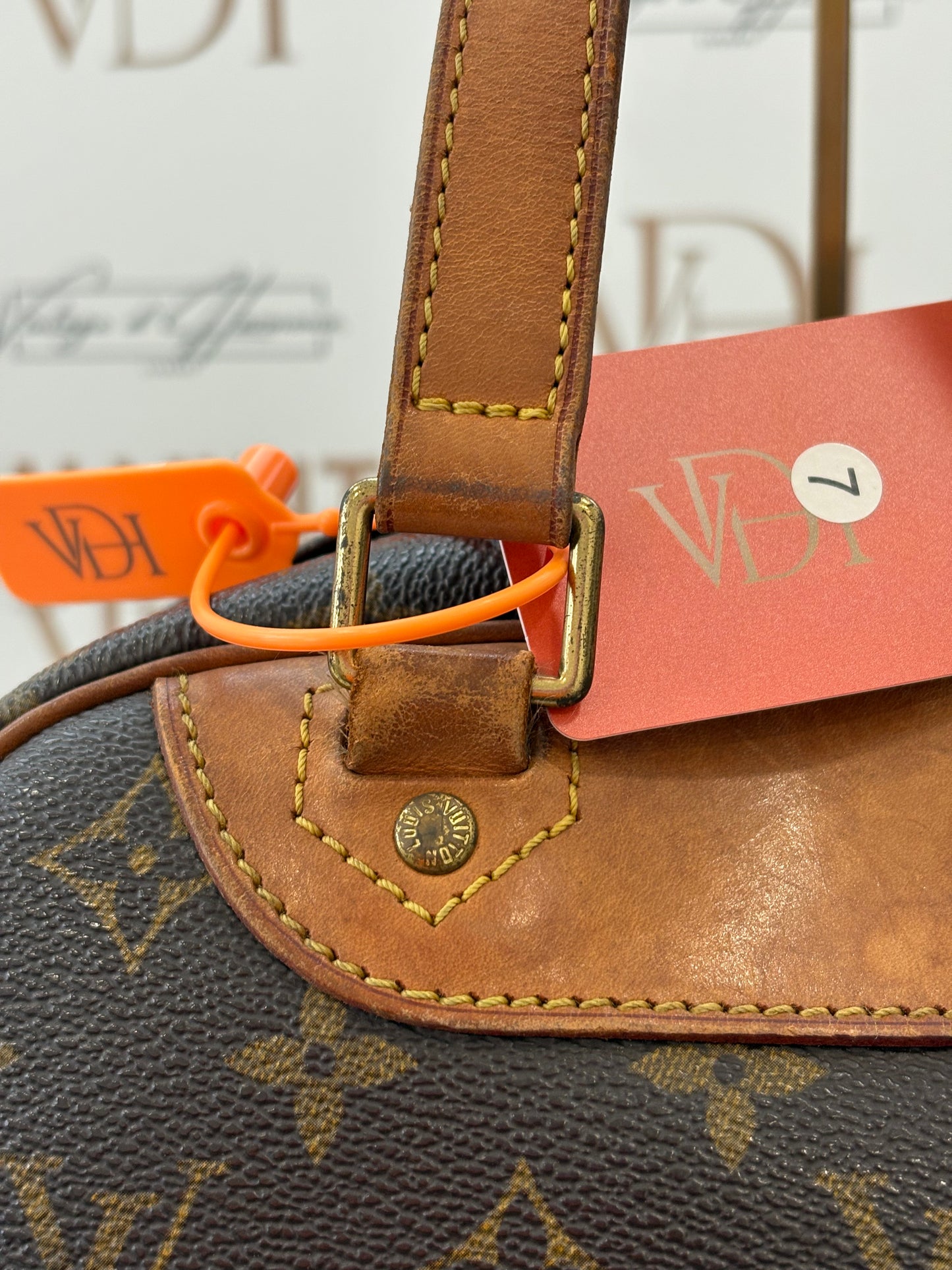 200985 - Louis Vuitton Excursion