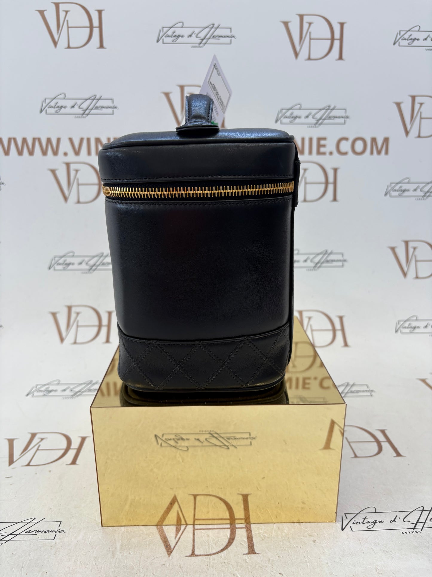 017089 - Chanel Black Lambskin Vanity