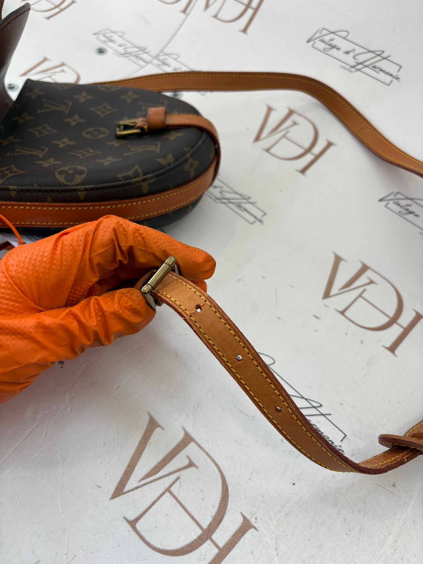 018385 - Louis Vuitton Chantilly PM