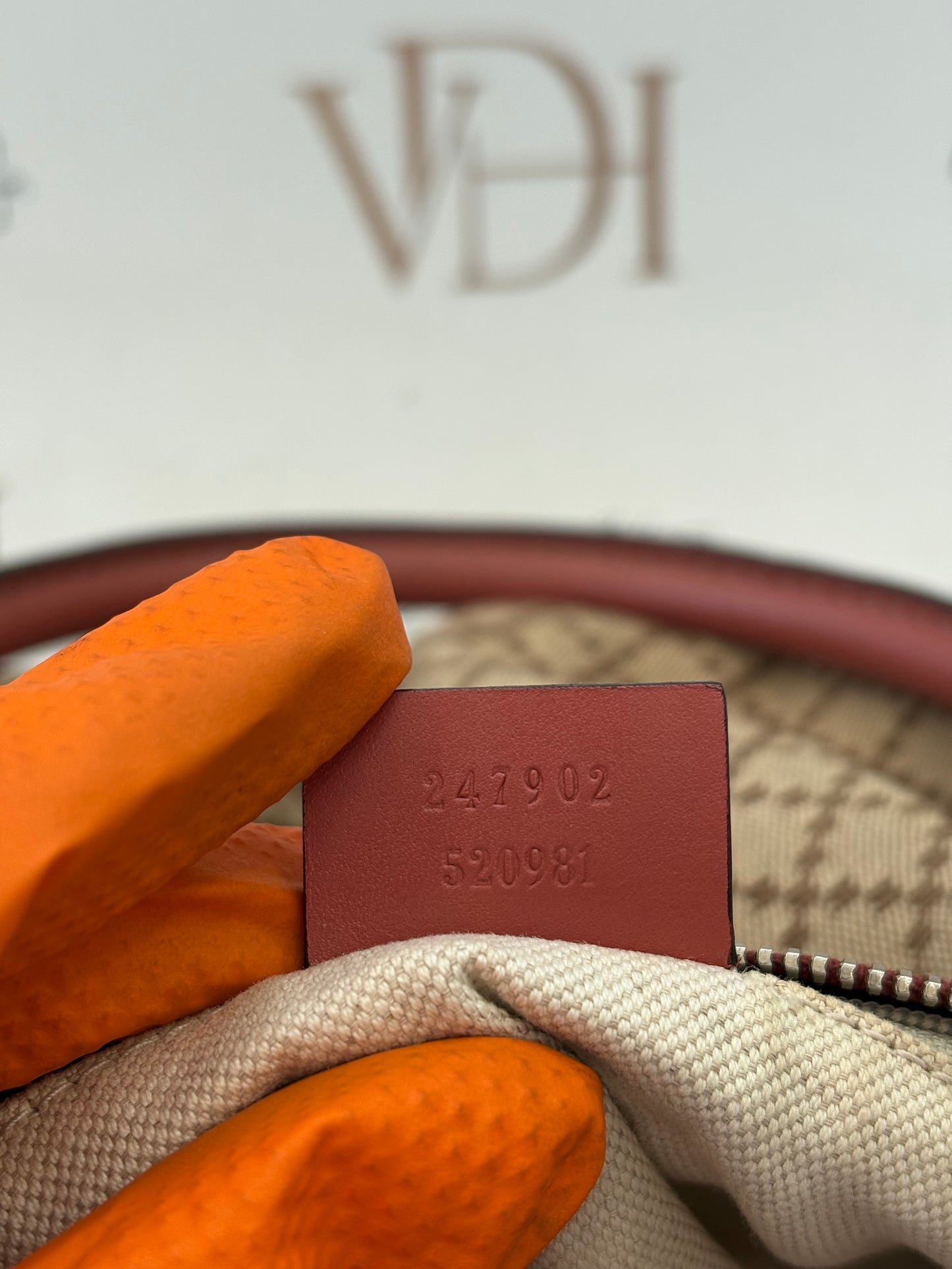 38307 - Gucci Sukey
