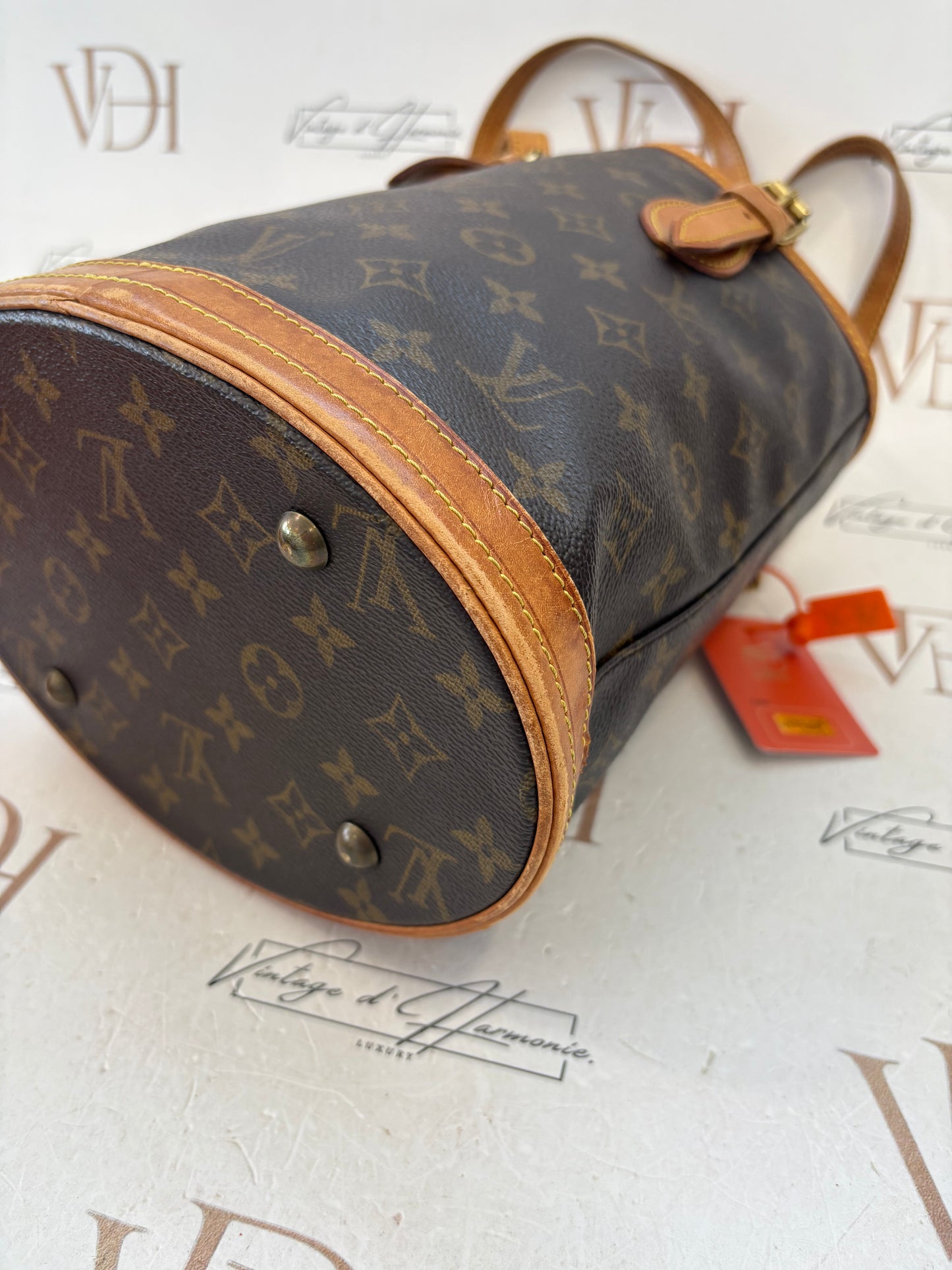 018189 - Louis Vuitton Bucket PM