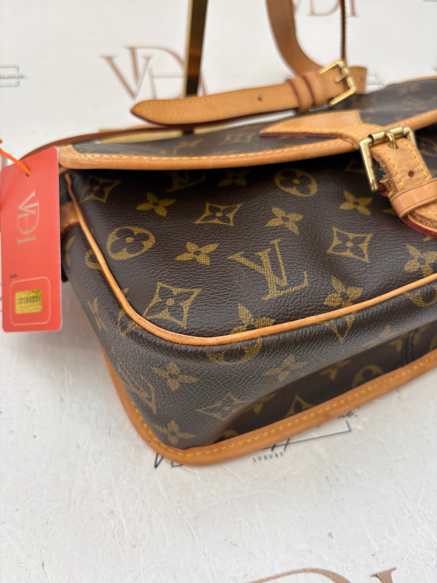 018585 - Louis Vuitton Sologne