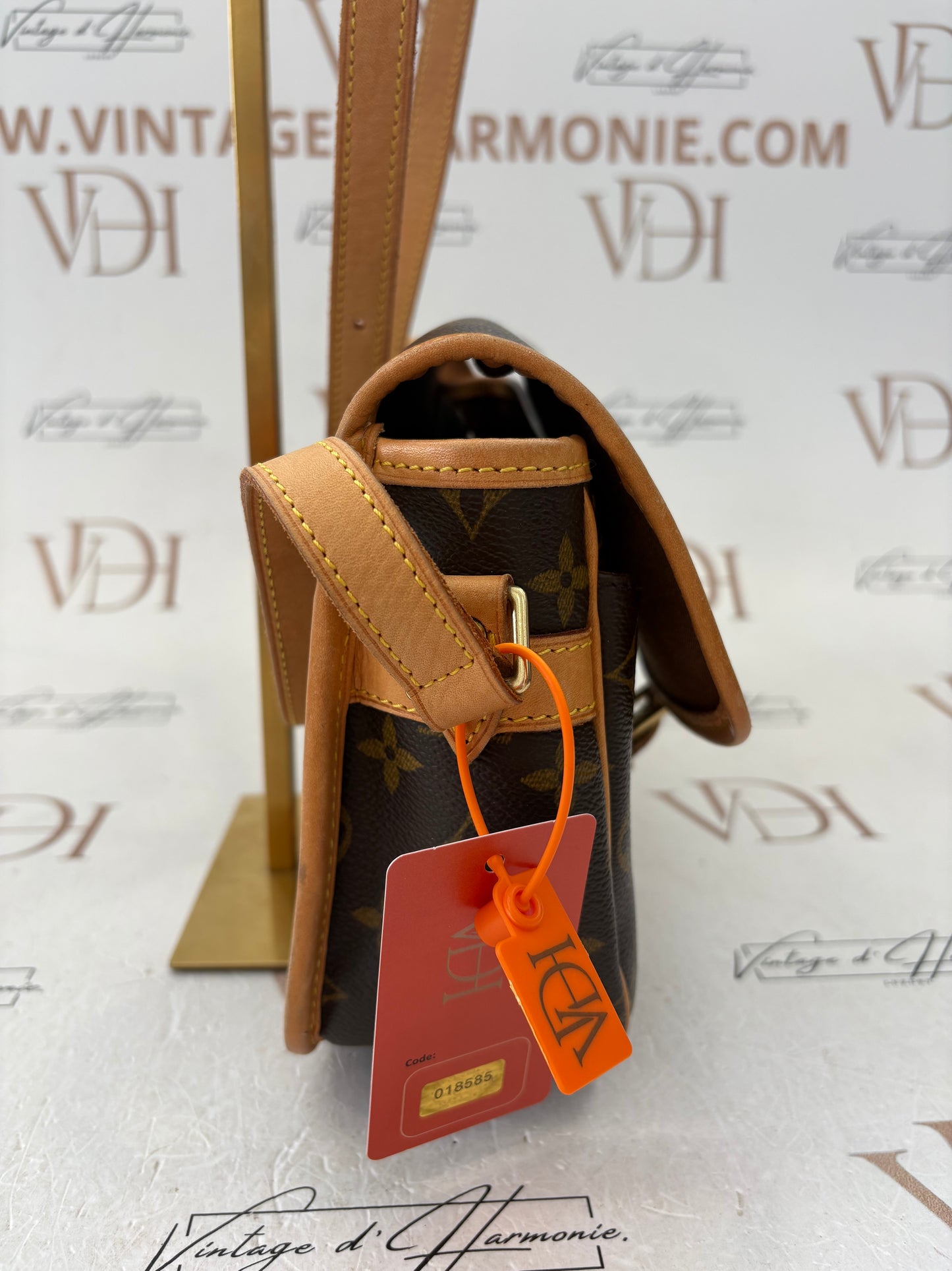 018585 - Louis Vuitton Sologne