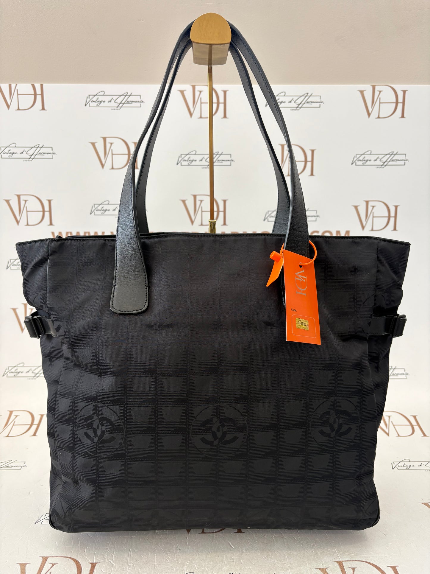 018922 - Chanel Black Jacquard