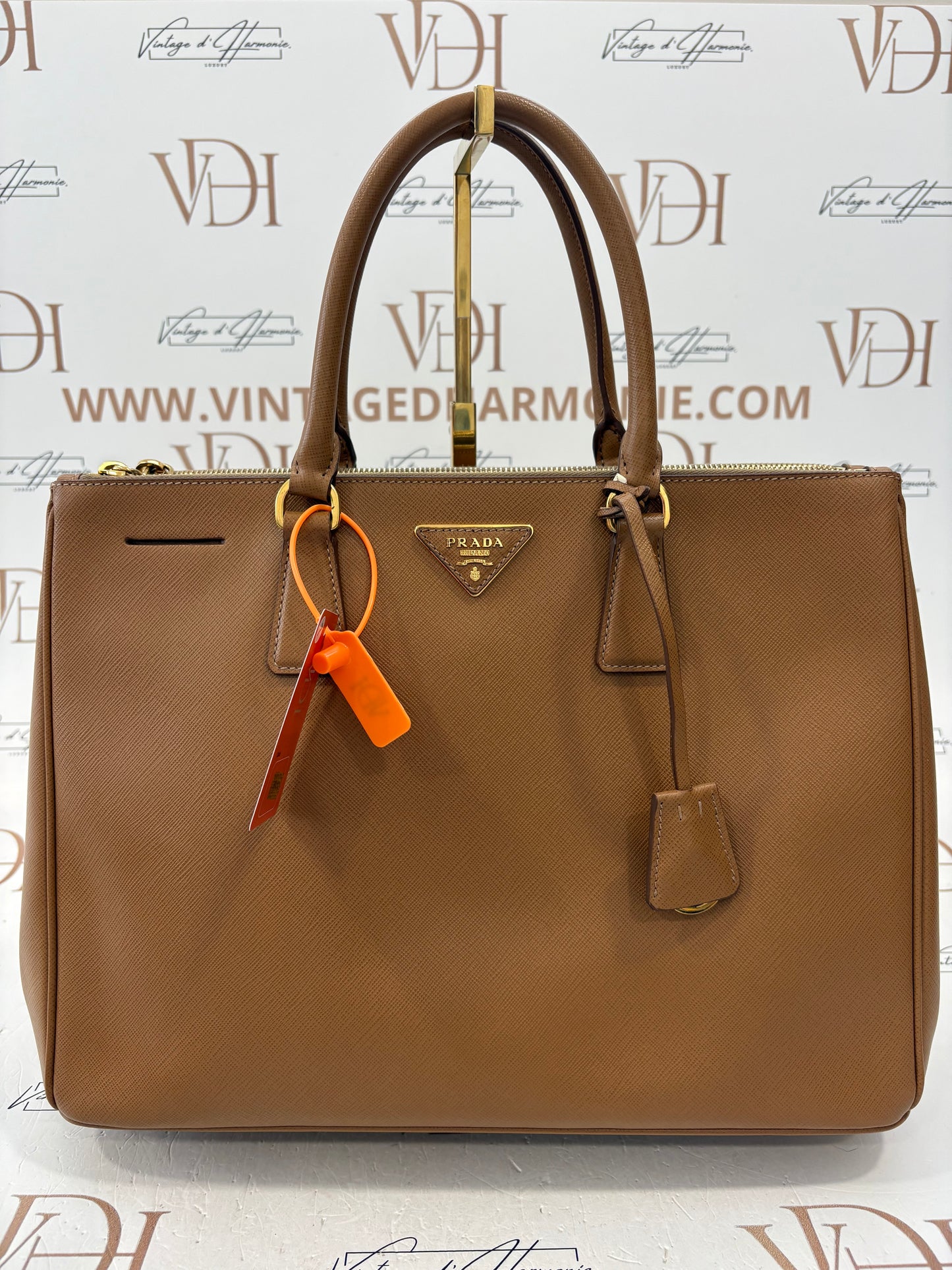 384302 - Prada Galleria