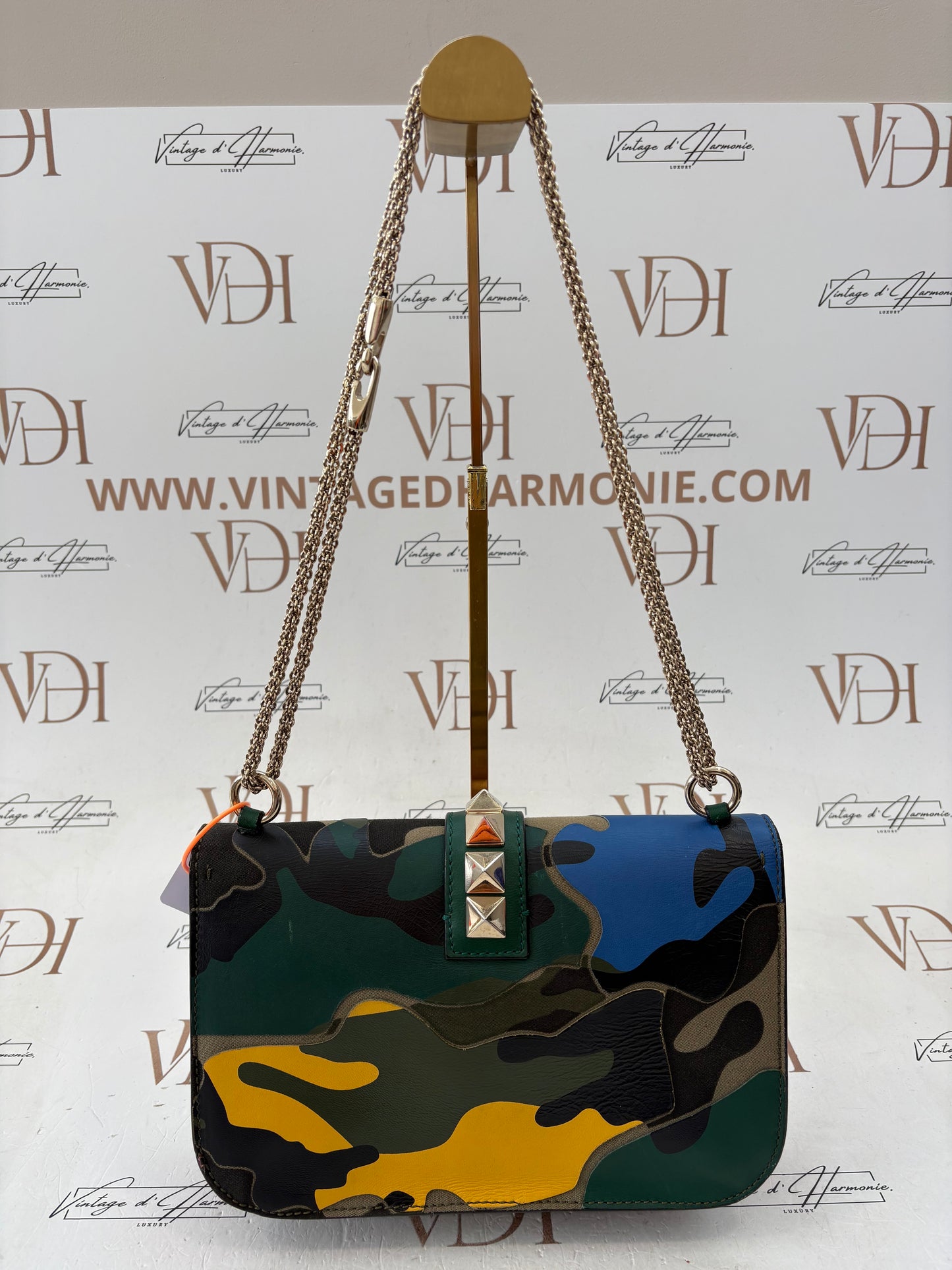 201268 - Valentino Glam Lock