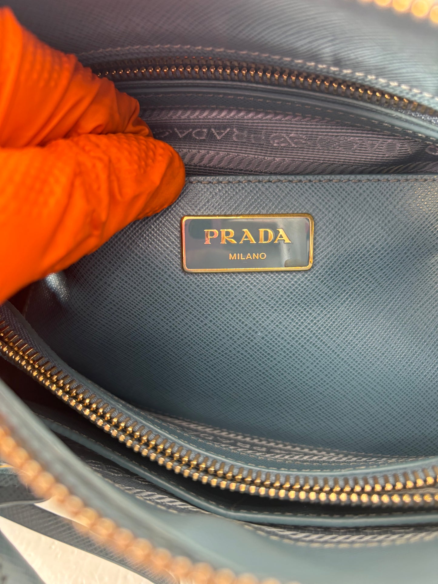 383949 - Prada Promenate