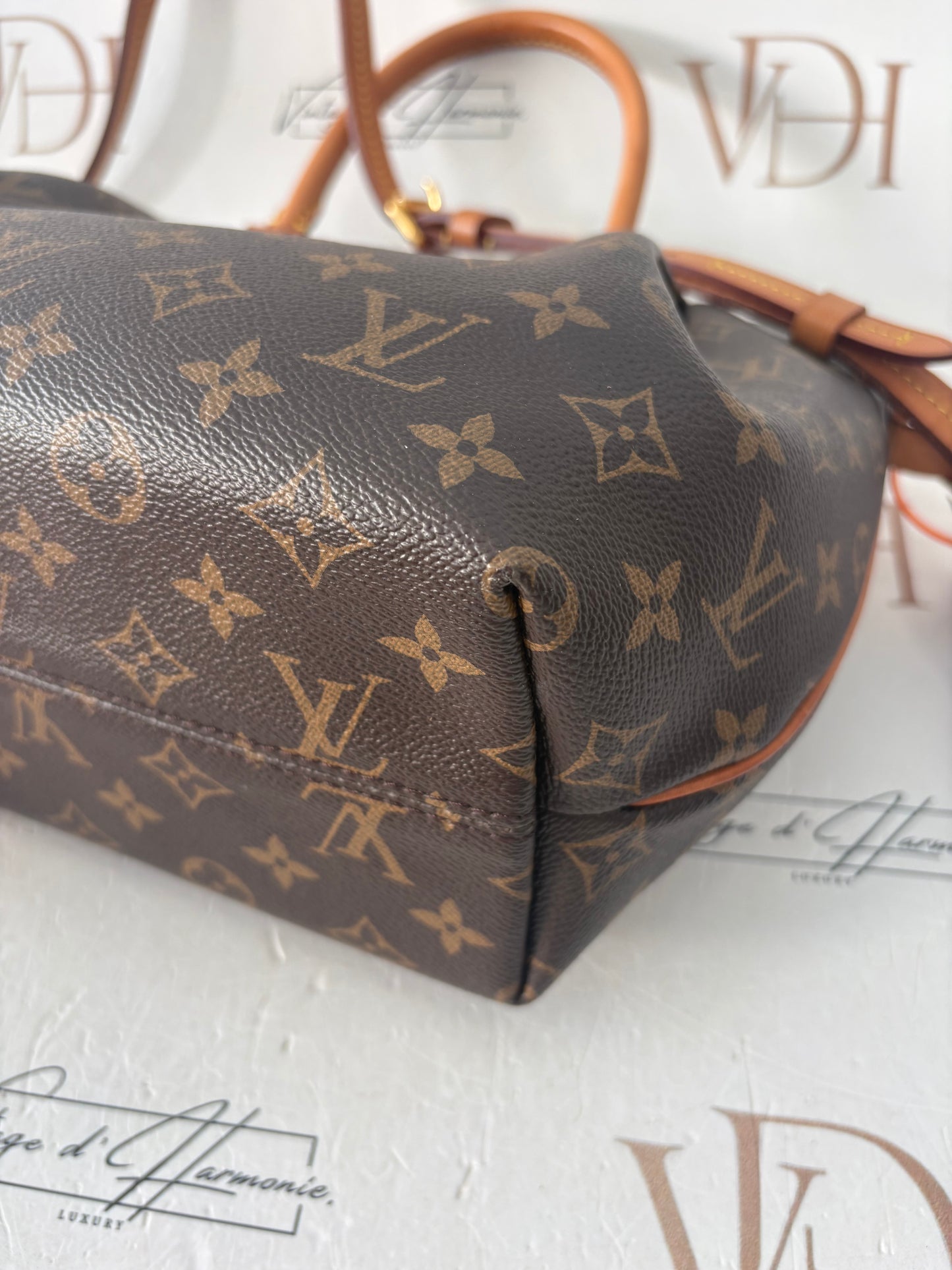 383821 - Louis Vuitton Turenne