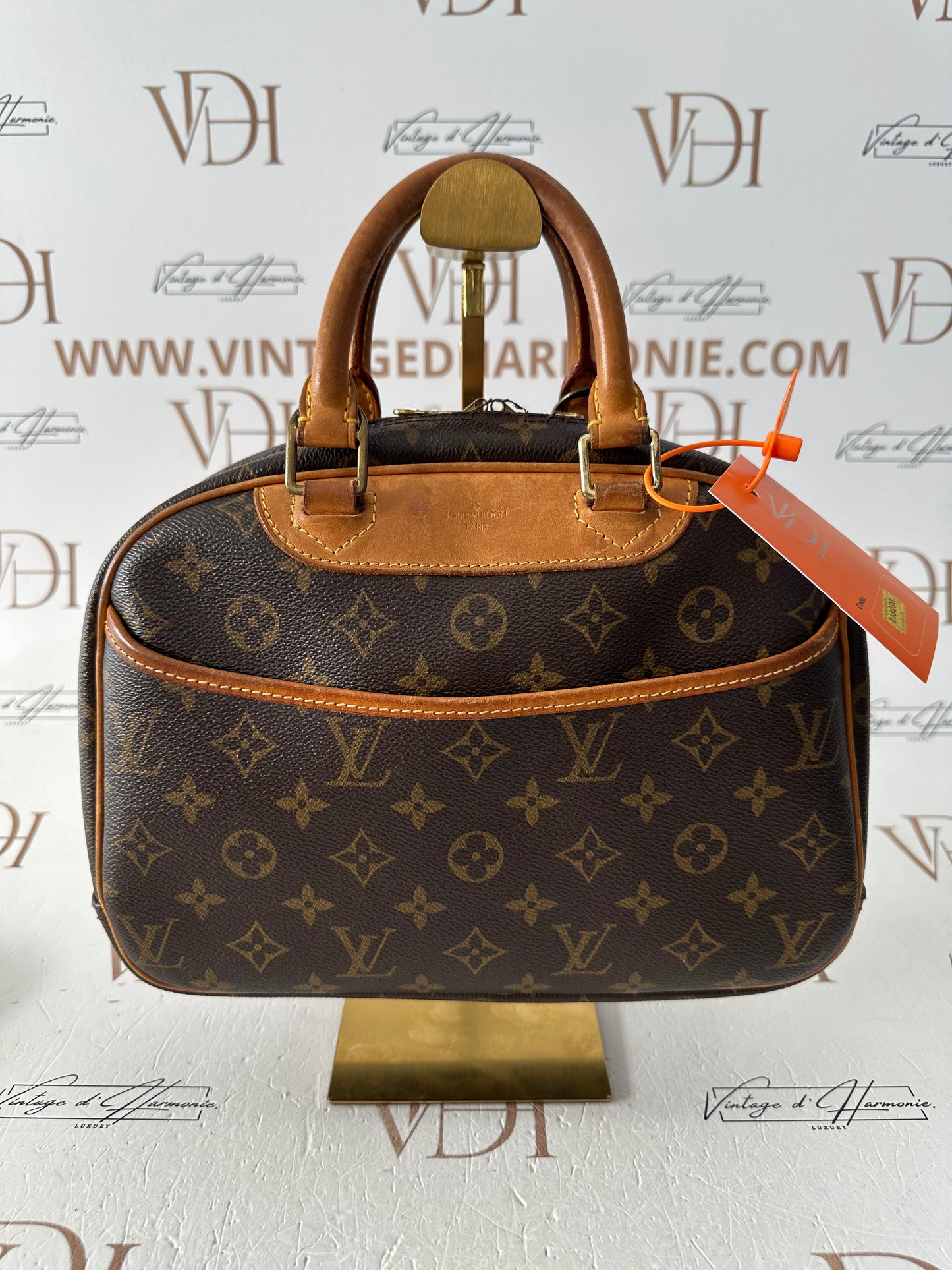 018090 - Louis Vuitton Trouville