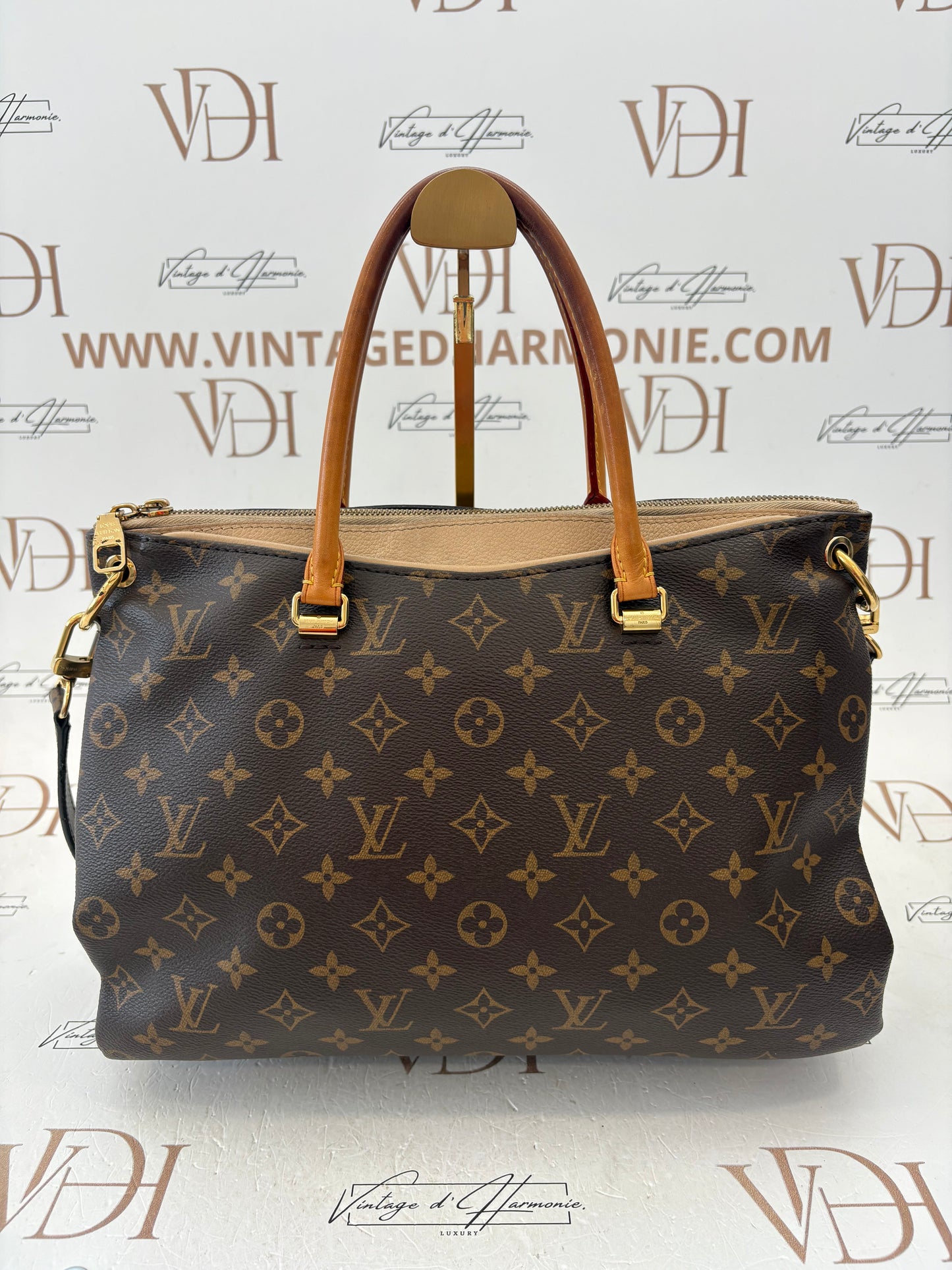 201587 - Louis Vuitton Pallas