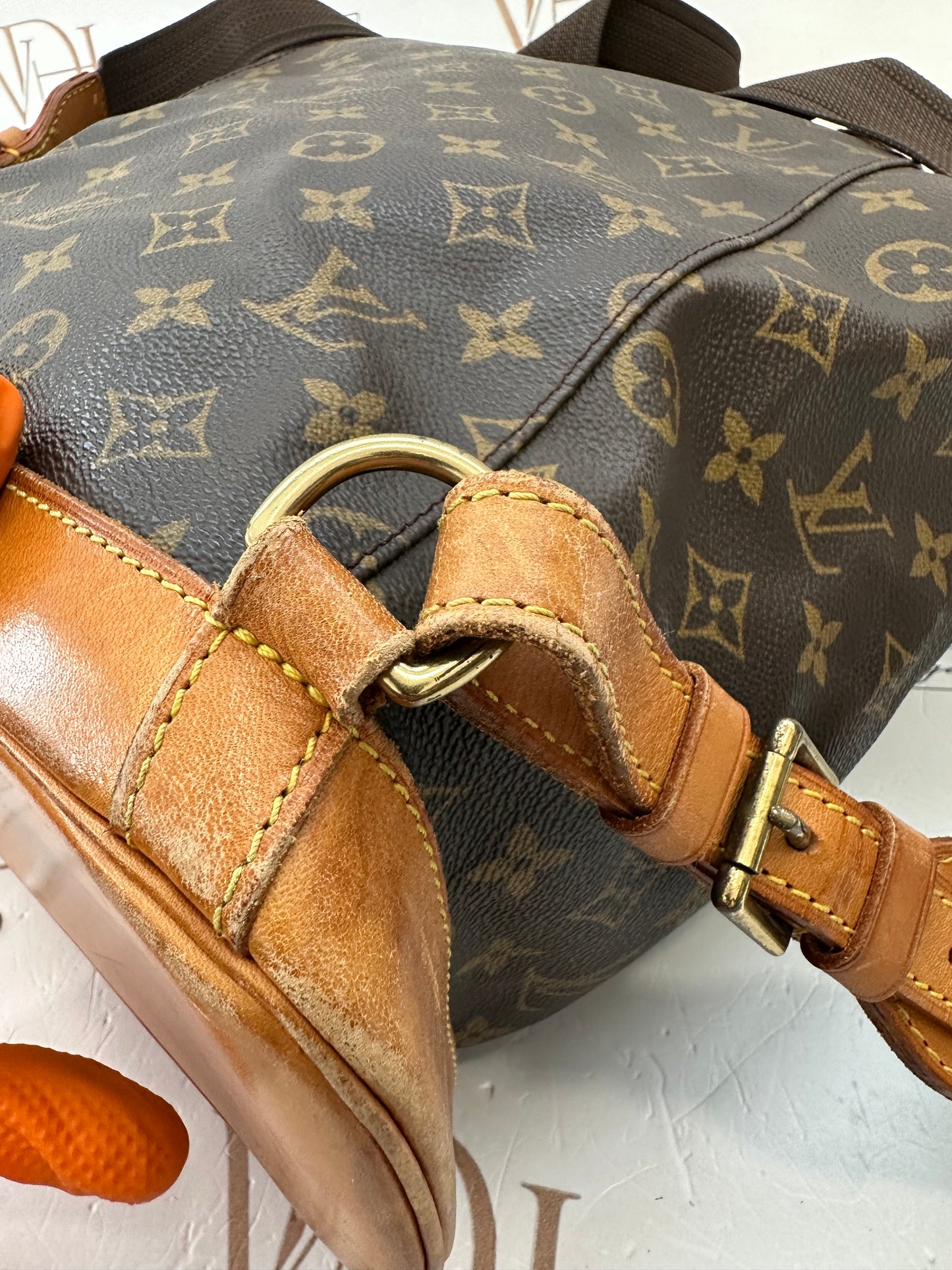 017911 - Louis Vuitton Montsouris GM