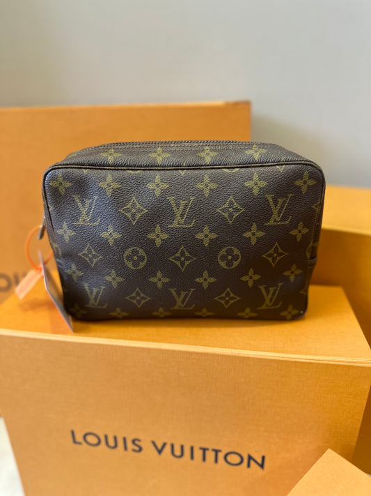 Louis Vuitton Trousse 23