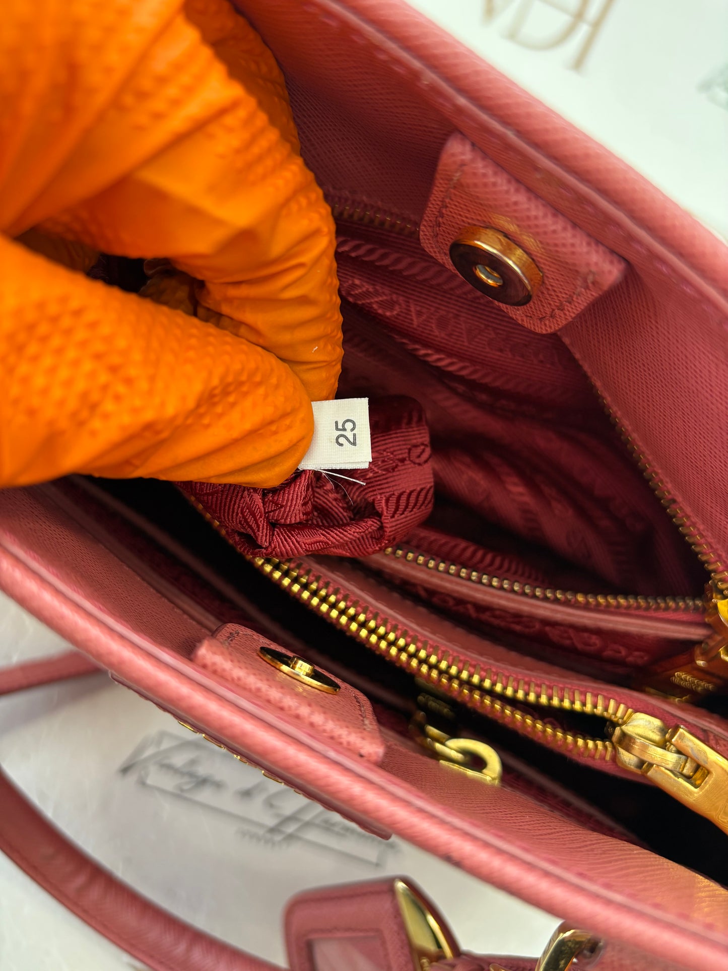 383671 - Prada Promenade
