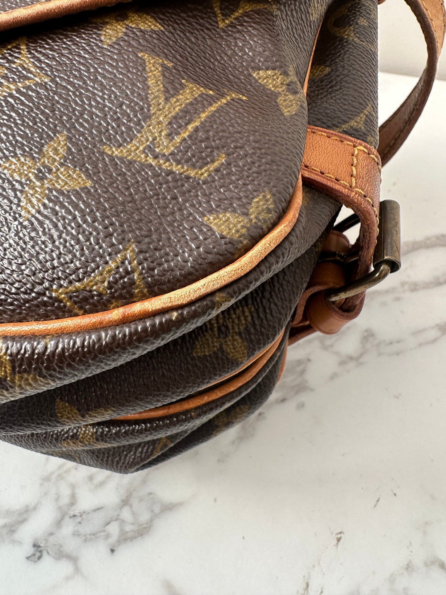 Louis Vuitton Saumur 30