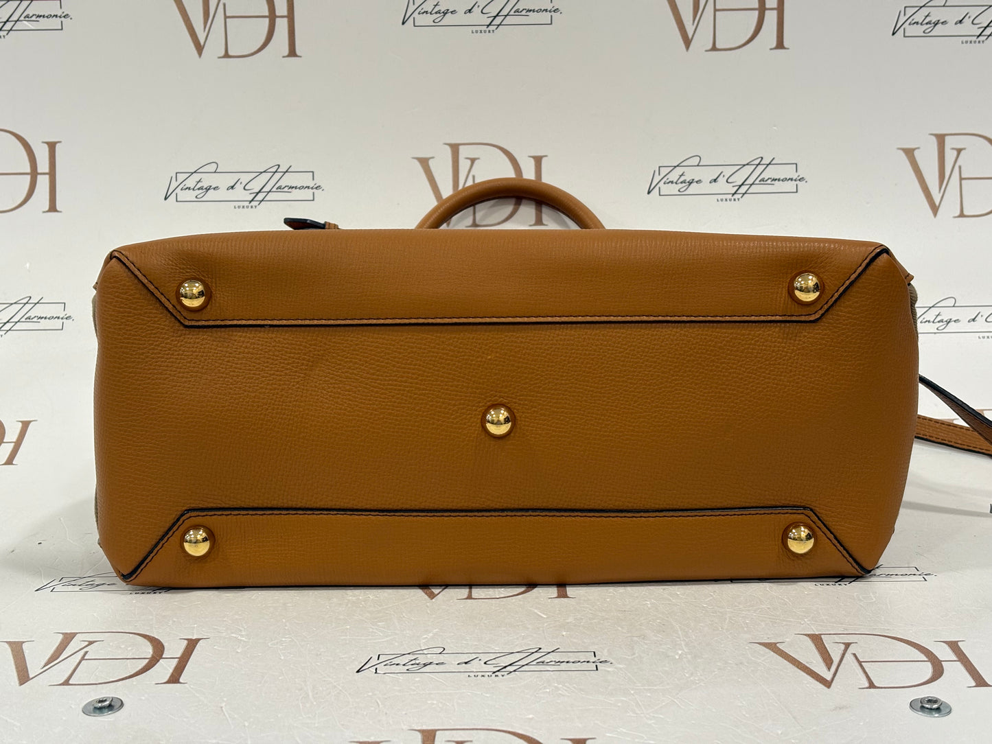 383363 - Burberry The Banner