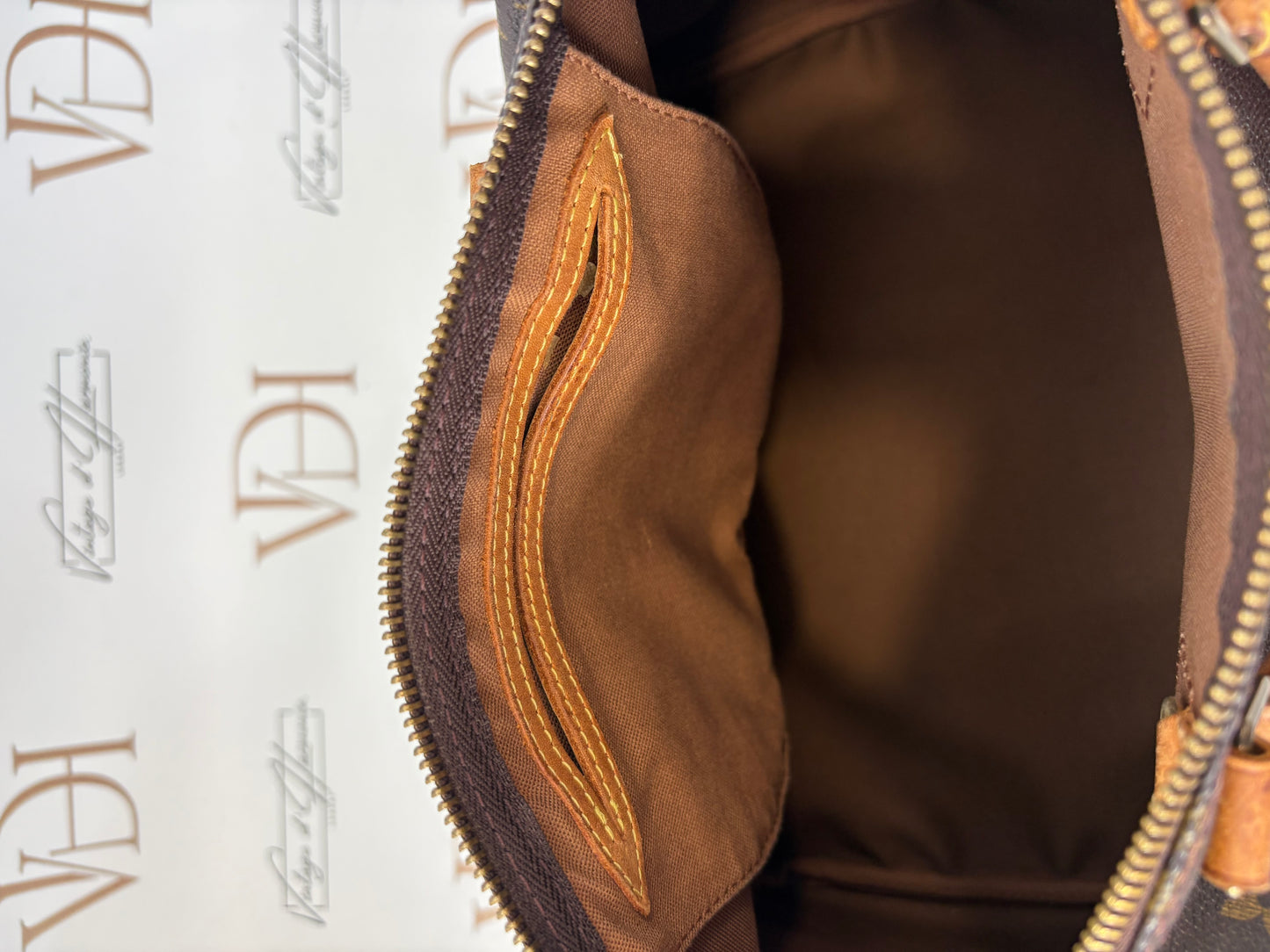 018737 - Louis Vuitton Speedy 30