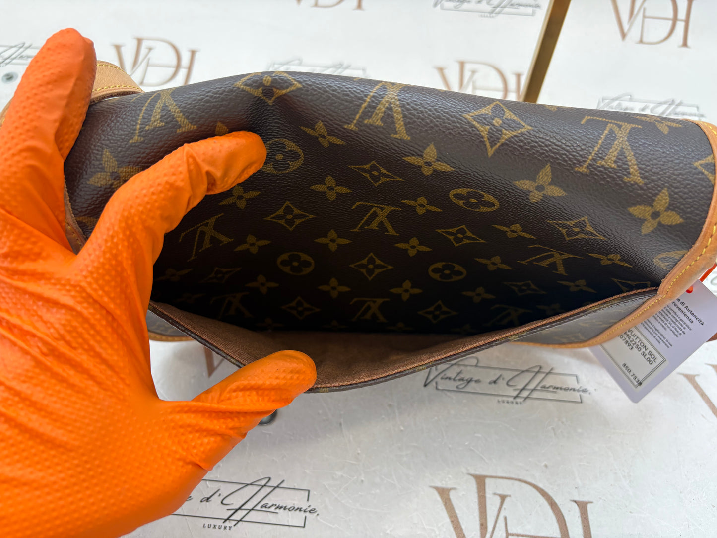 018585 - Louis Vuitton Sologne