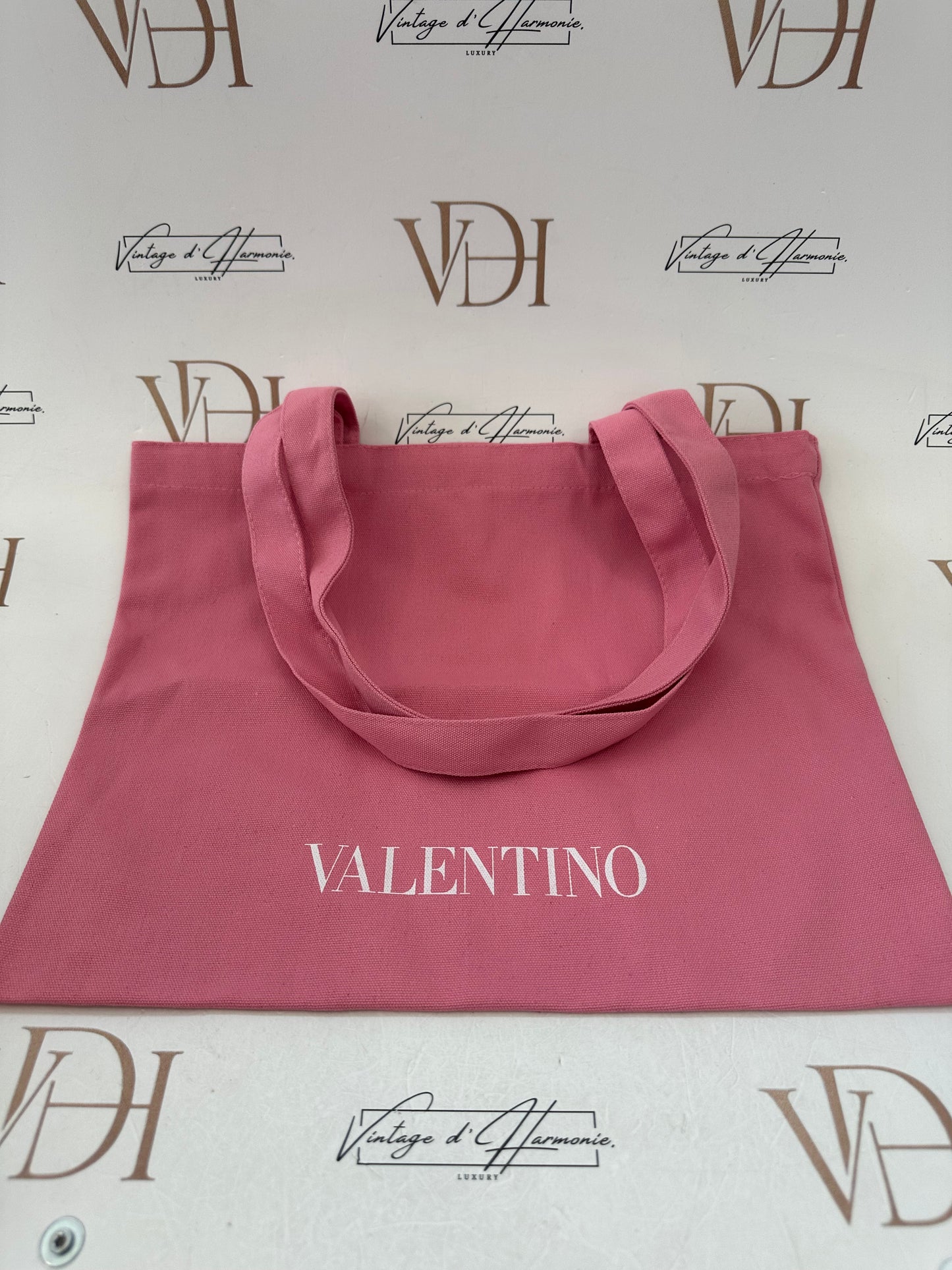 382938 - Valentino Spike