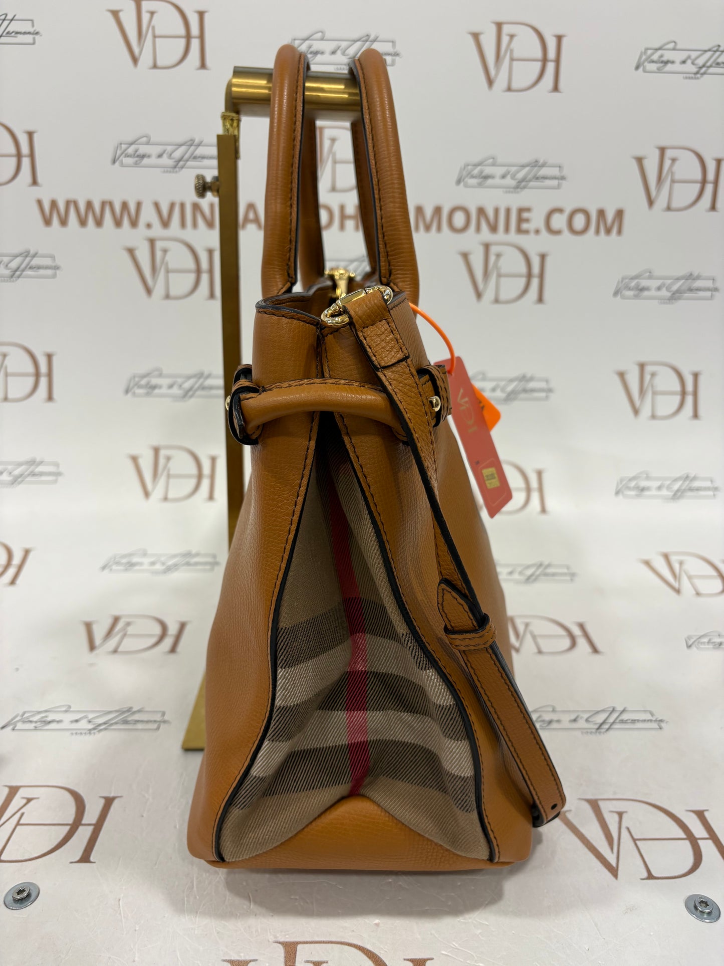 383363 - Burberry The Banner