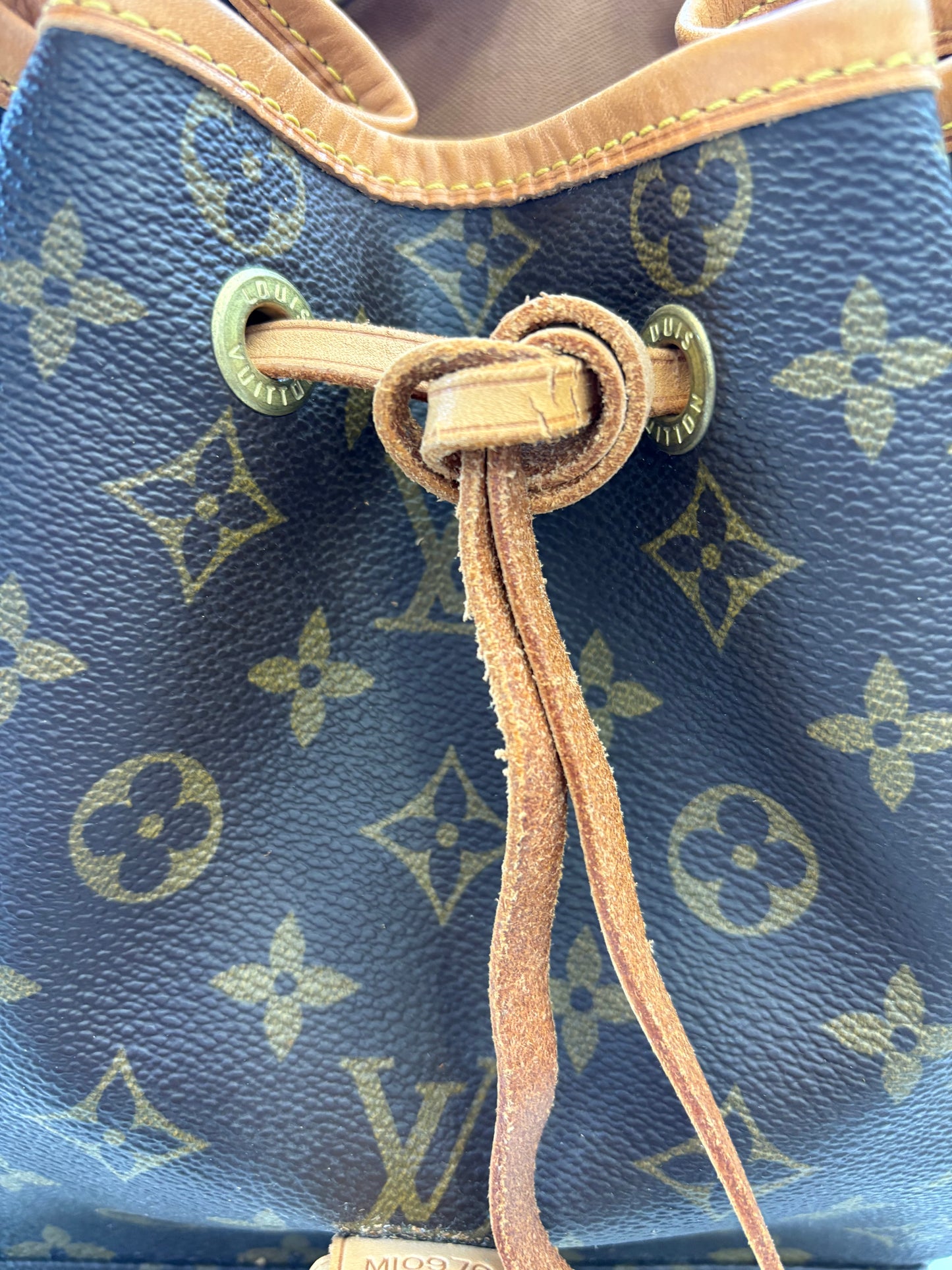 016952 - Louis Vuitton Montsouris GM