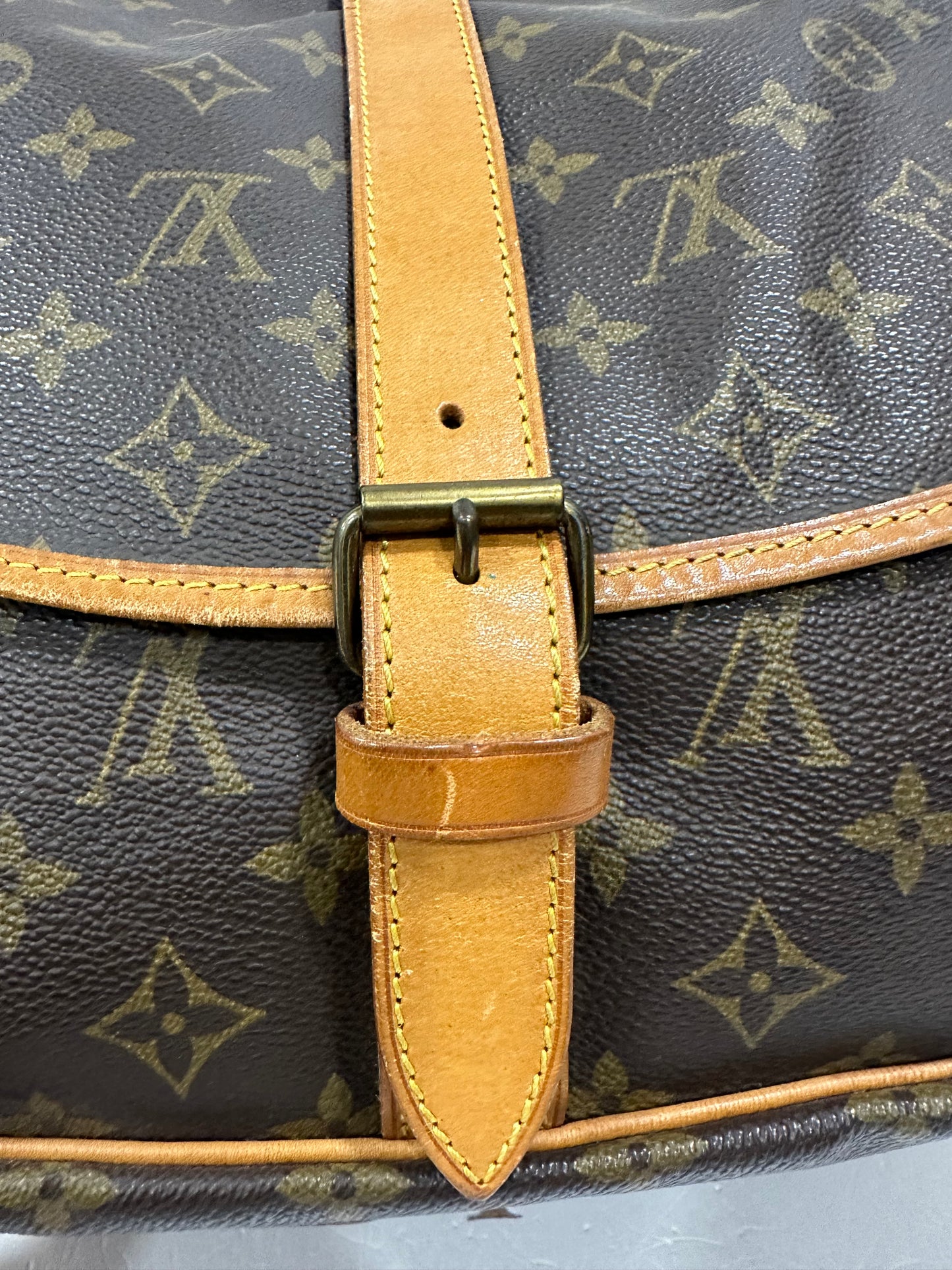 016862 - Louis Vuitton Saumur 35