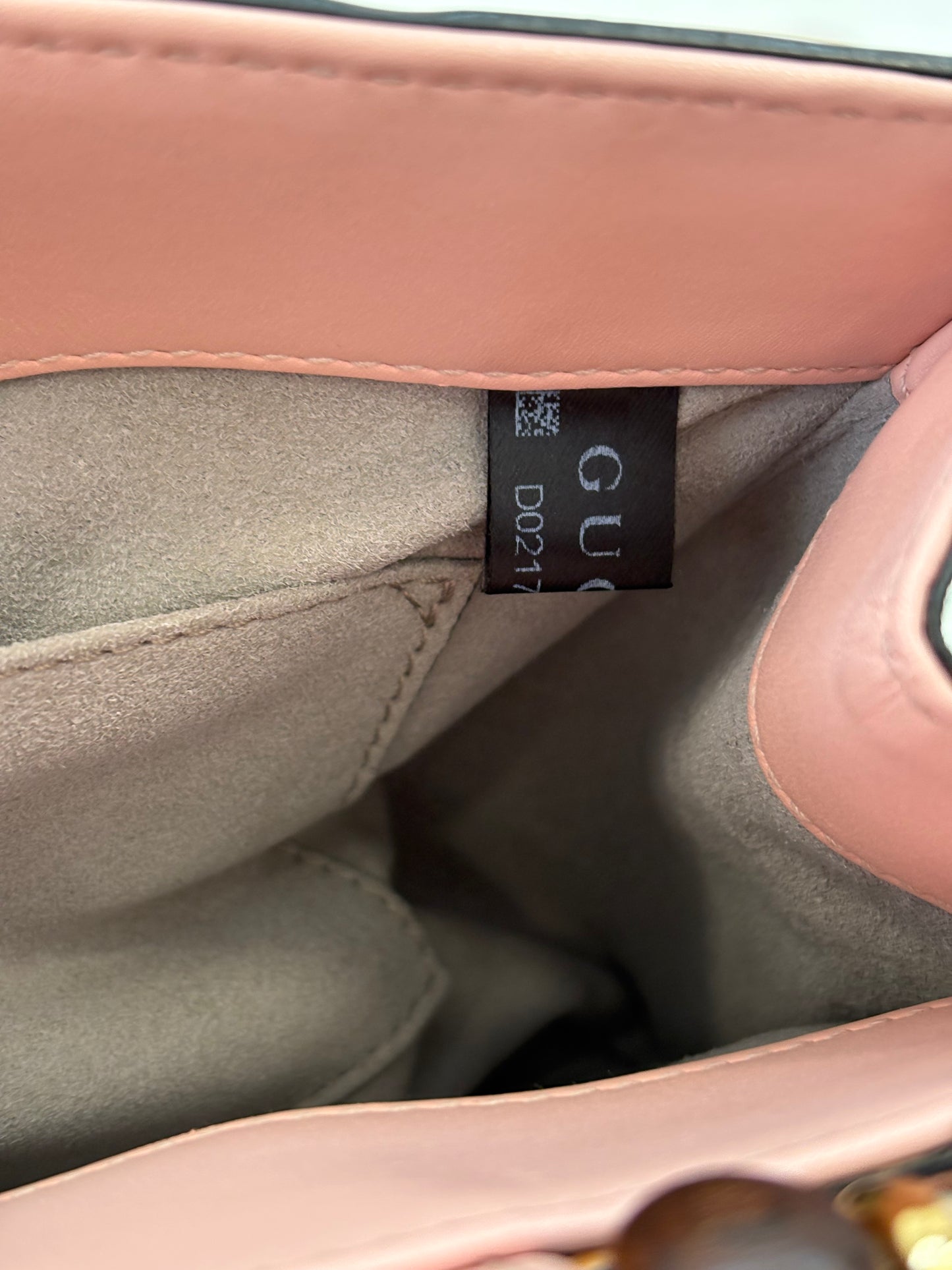 383839 - Gucci Nymphaea