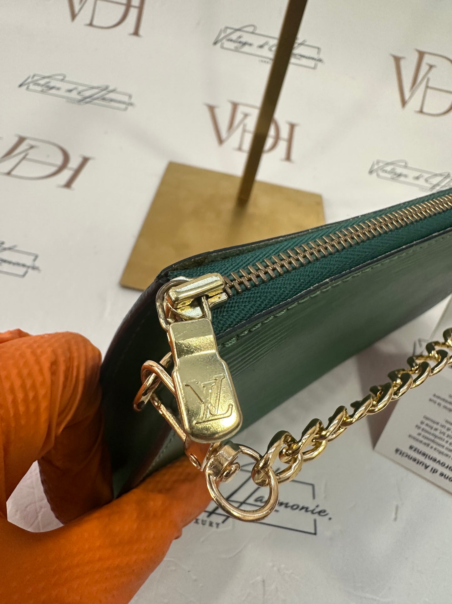 017928 - Louis Vuitton Green Pochette