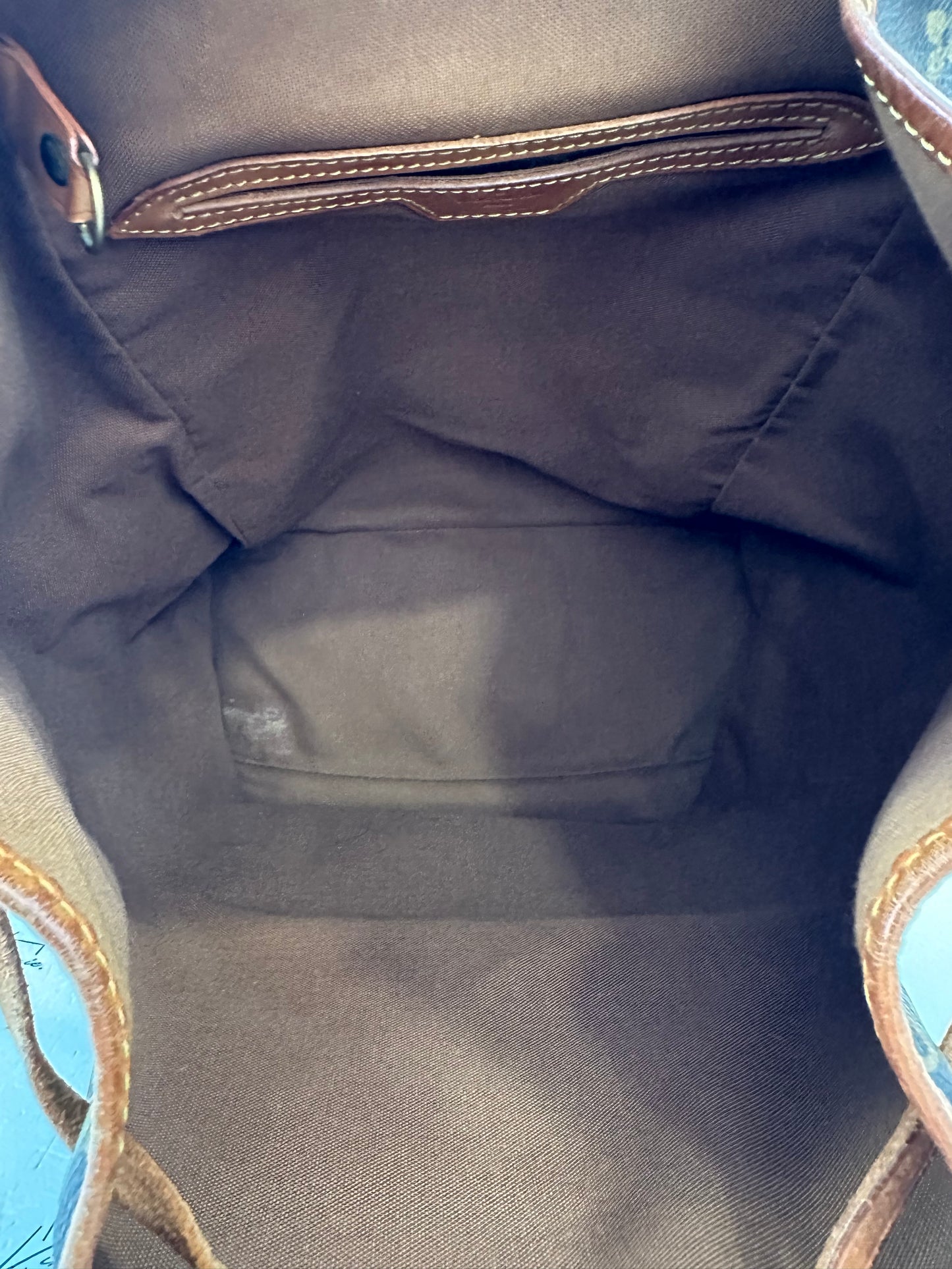017911 - Louis Vuitton Montsouris GM