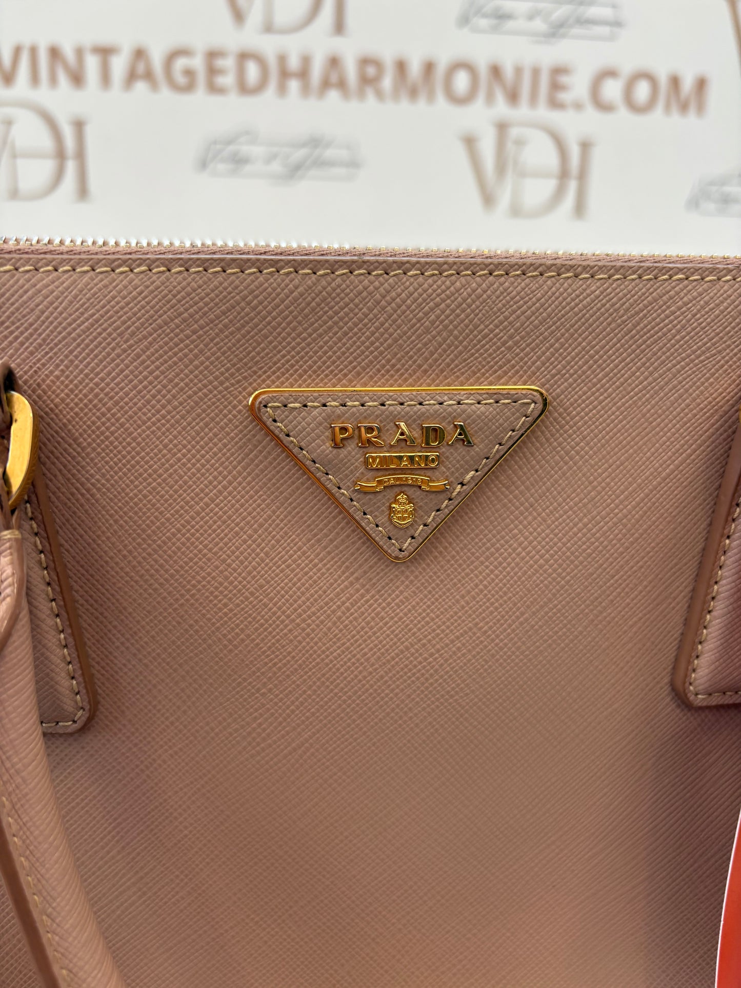 383919 - Prada Galleria
