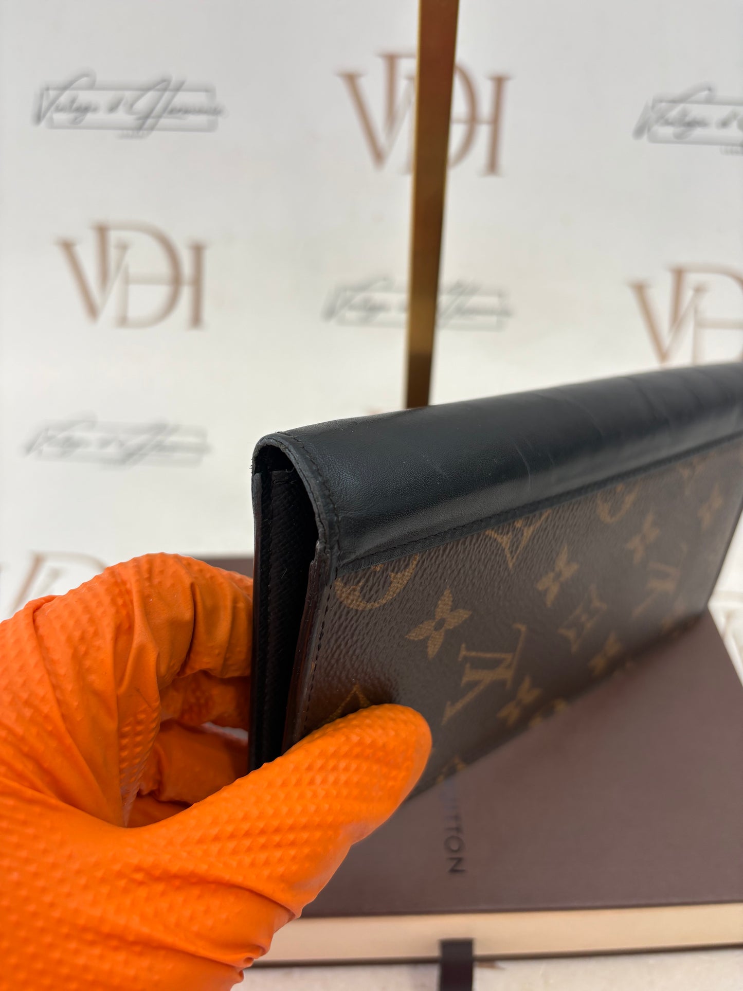 017068 - Louis Vuitton Wallet
