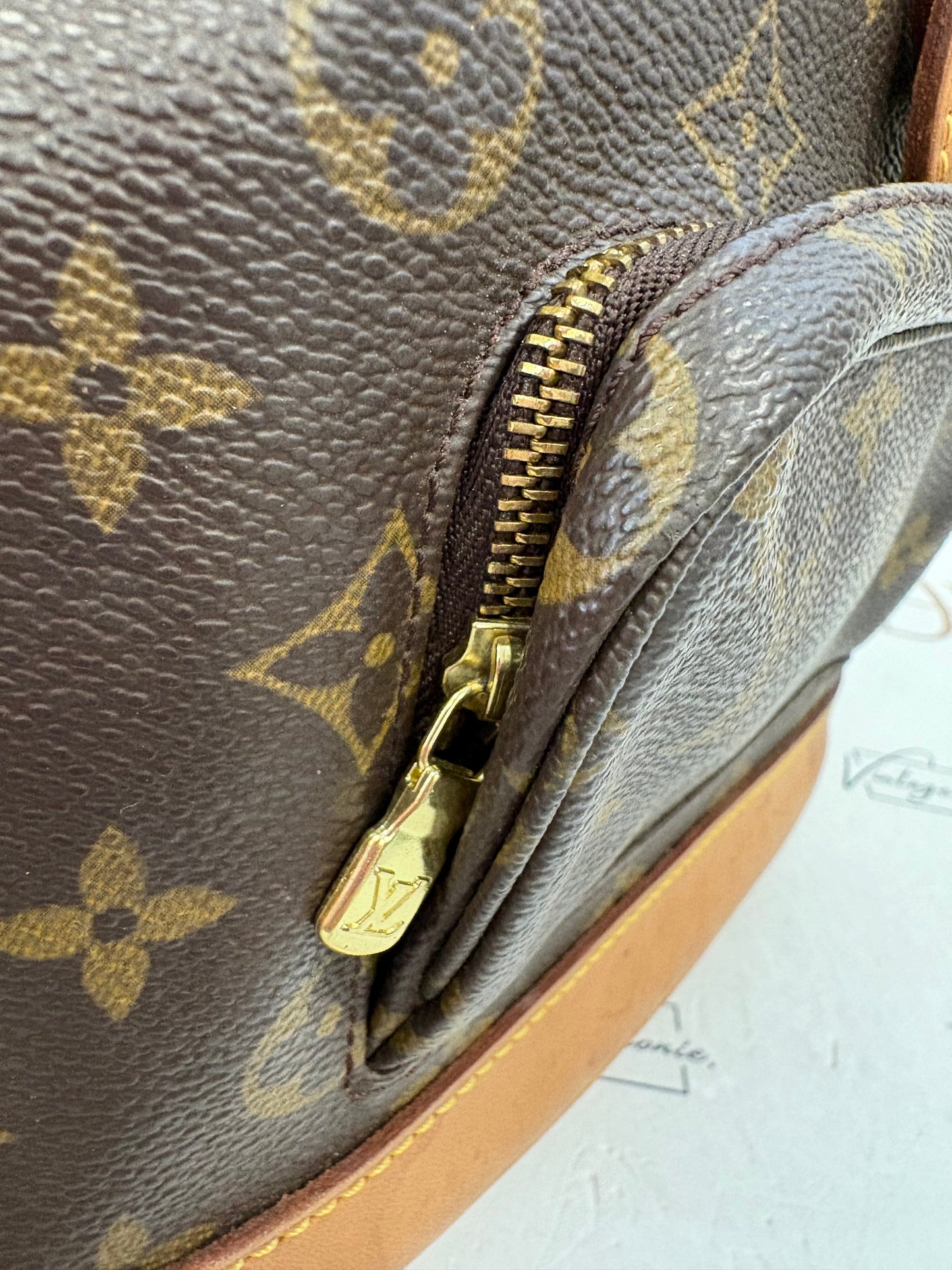 017658 - Louis Vuitton Montsouris MM