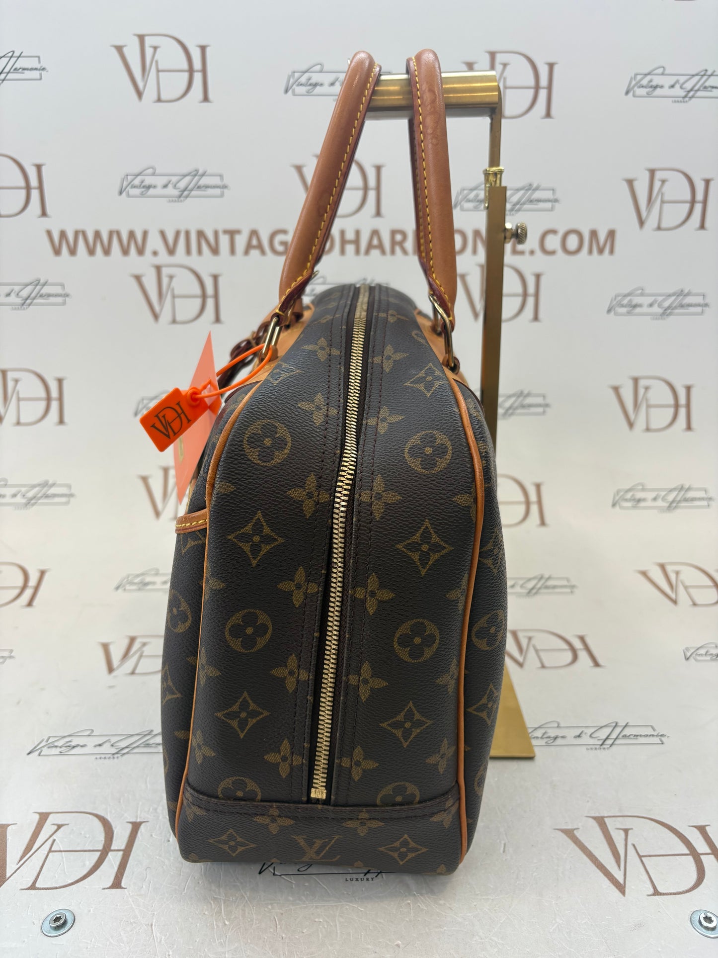 018924 - Louis Vuitton Deauville
