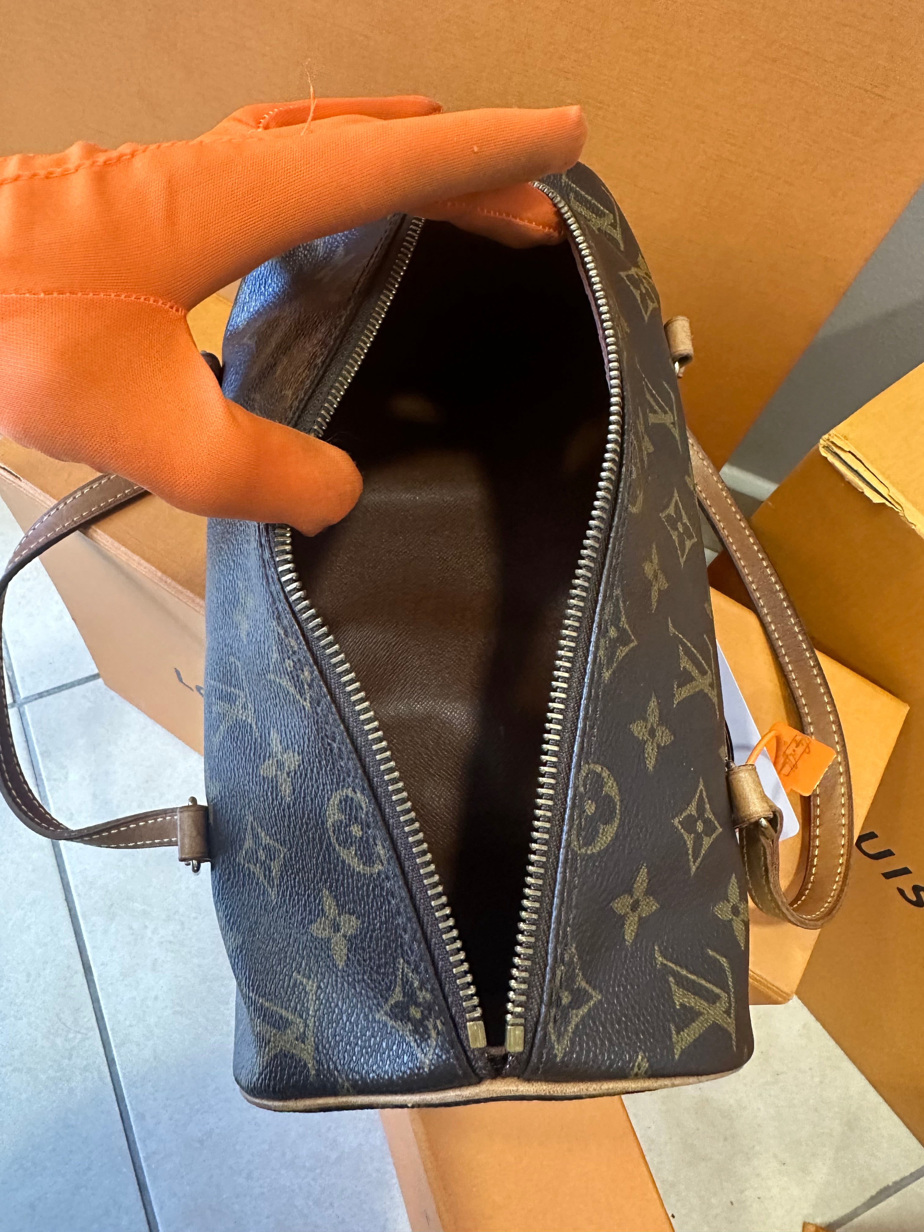 Louis Vuitton Papillon 26