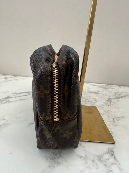 Louis Vuitton Trousse Toilette 28